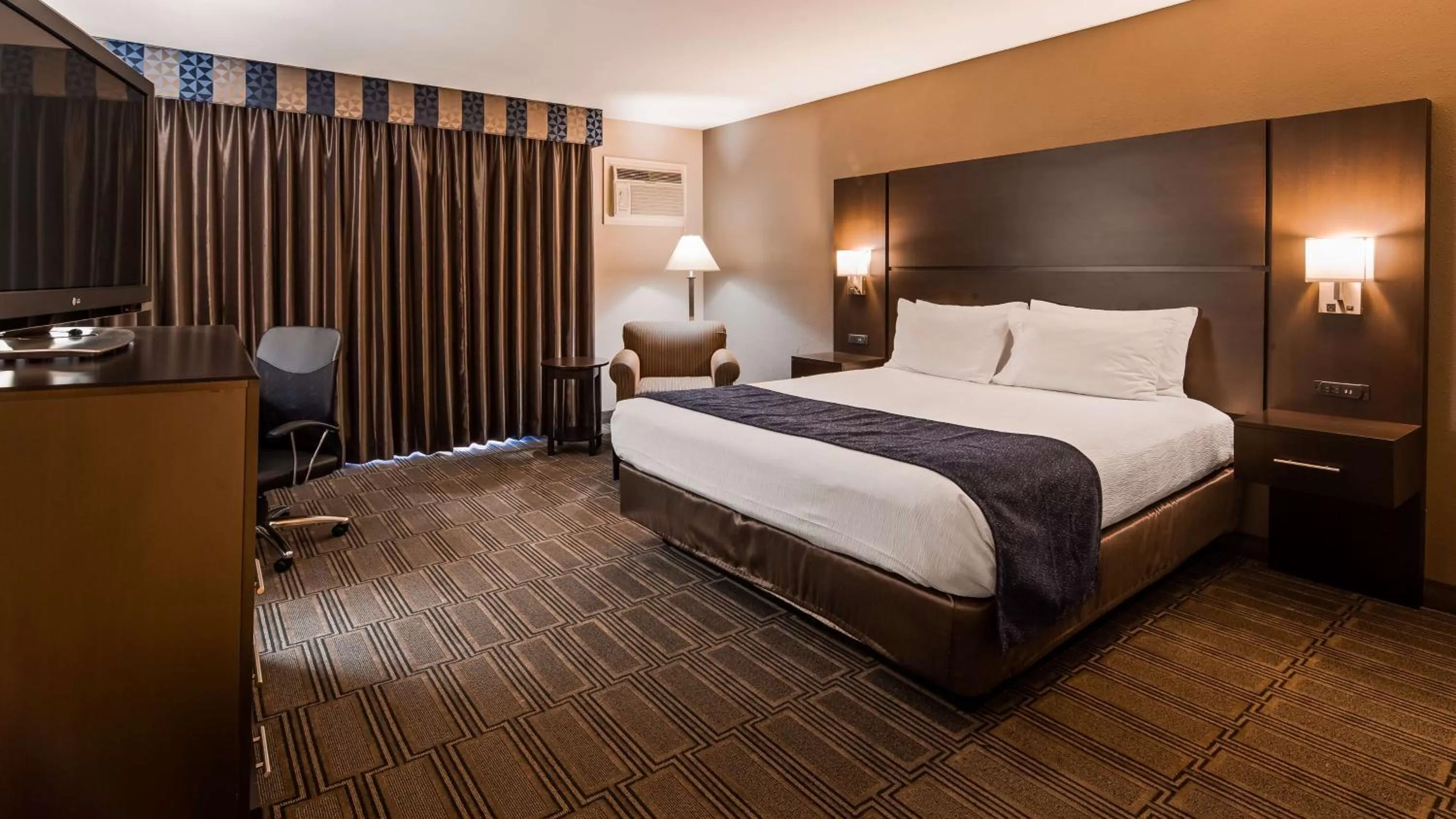 King Room with Communication Assistance in Best Western Andersen's Inn