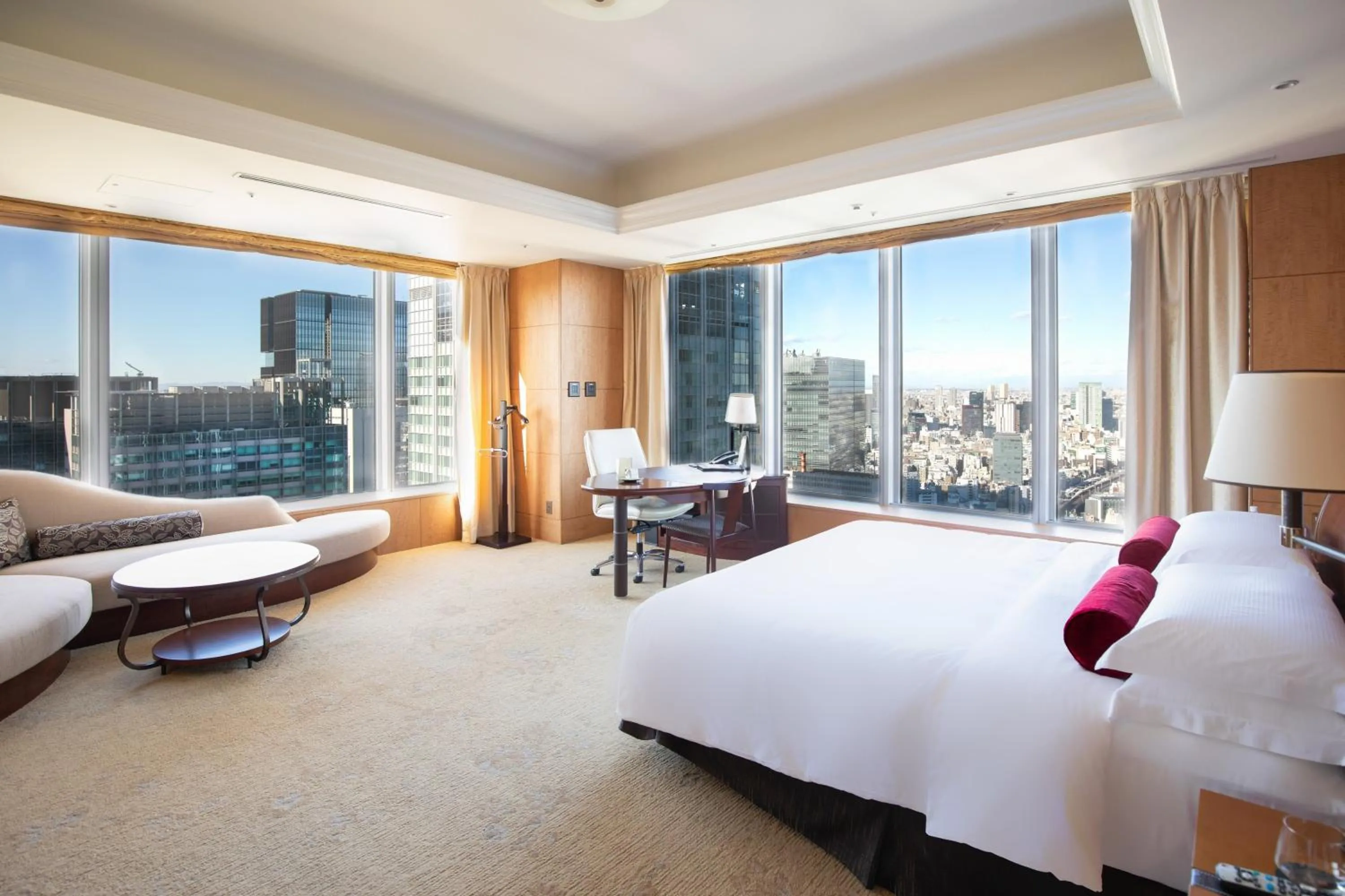 Premier King Room in Shangri-La Tokyo