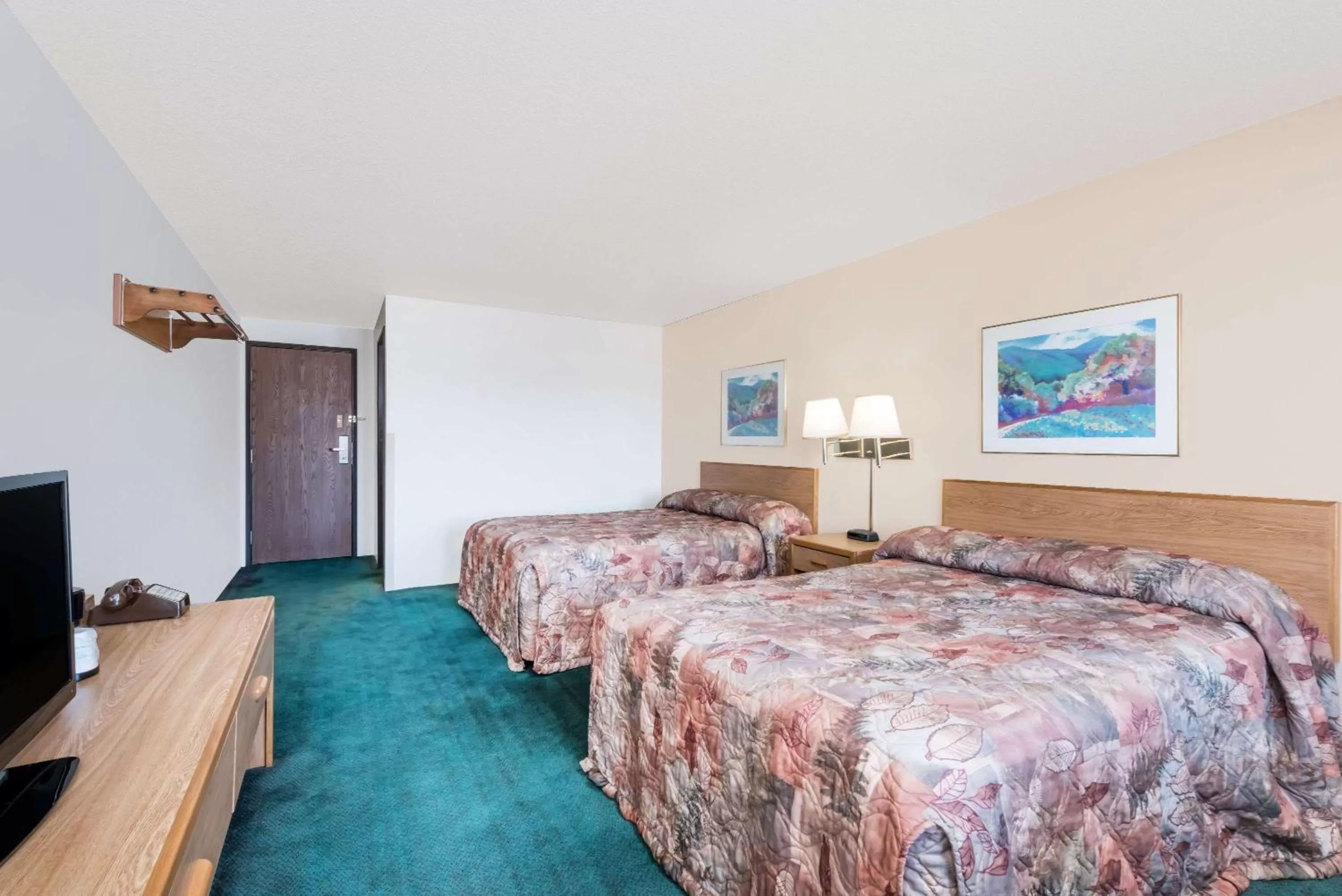 Queen Room with Two Queen Beds - Non-Smoking in Super 8 by Wyndham Belle Fourche SD