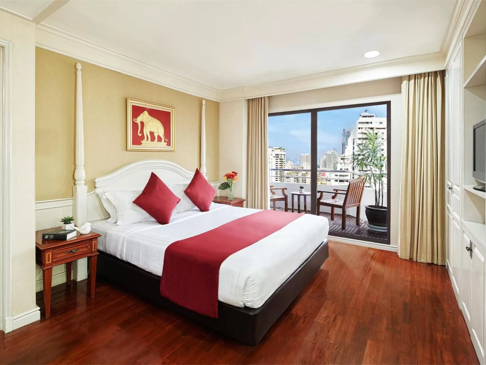 One-Bedroom Balcony Suite in Centre Point Sukhumvit 10