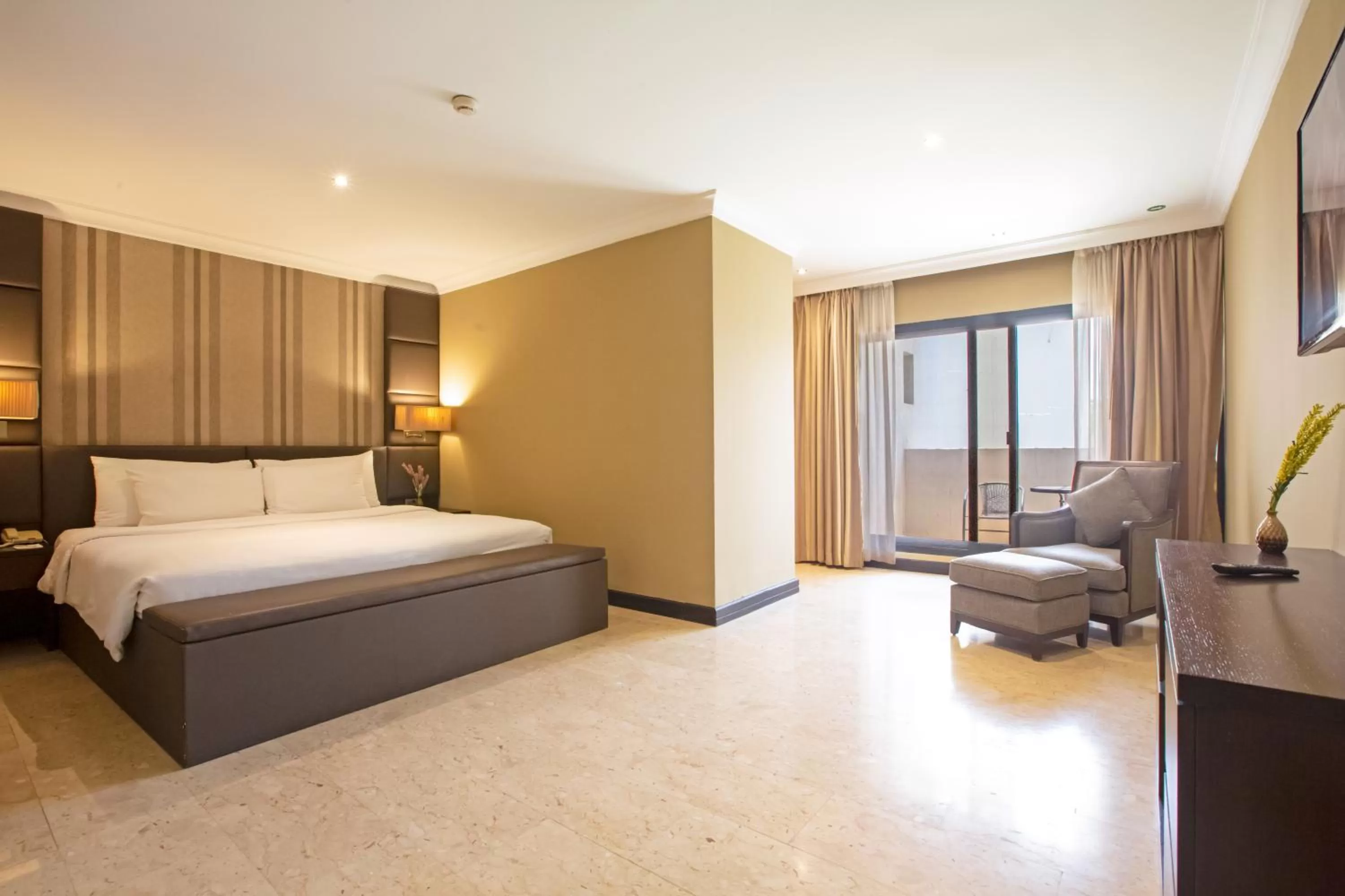 Executive Suite in Dubai Marine Beach Resort & Spa