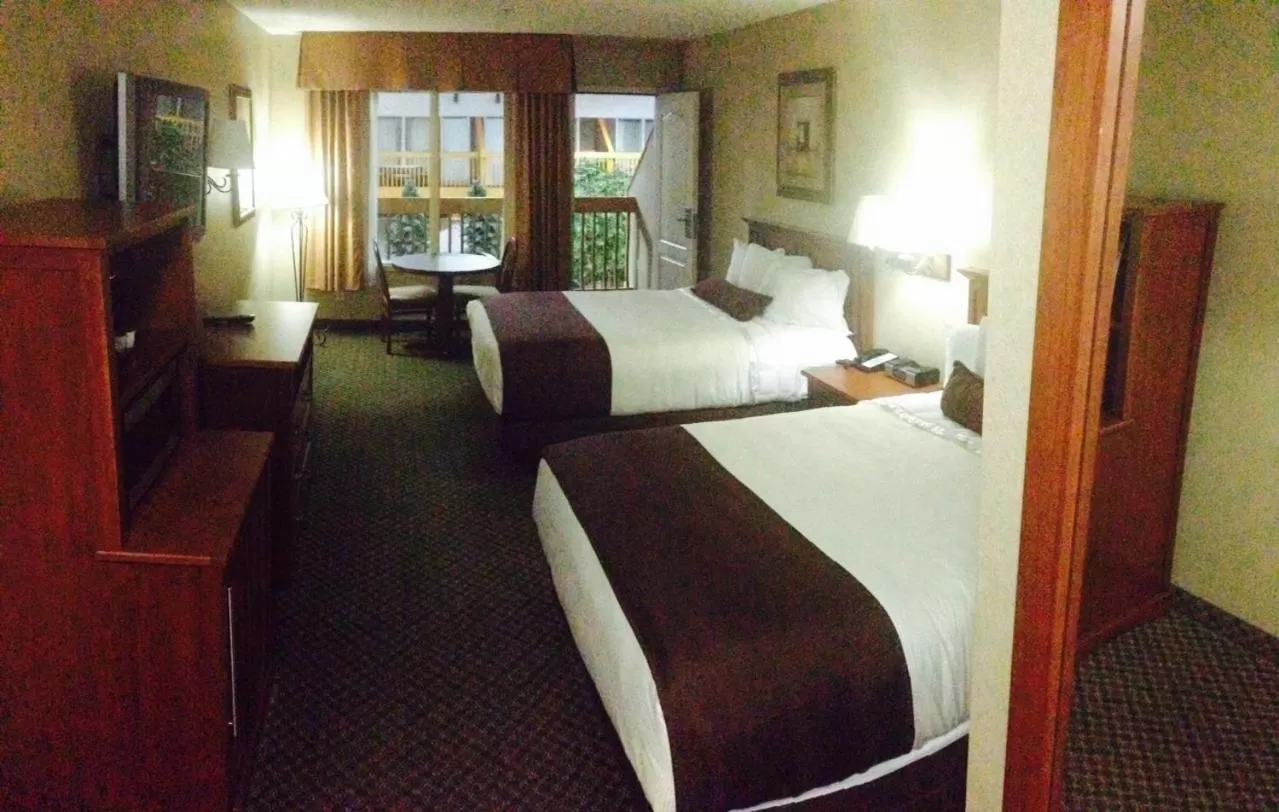 Queen Room with Two Queen Beds in C'mon Inn & Suites Fargo
