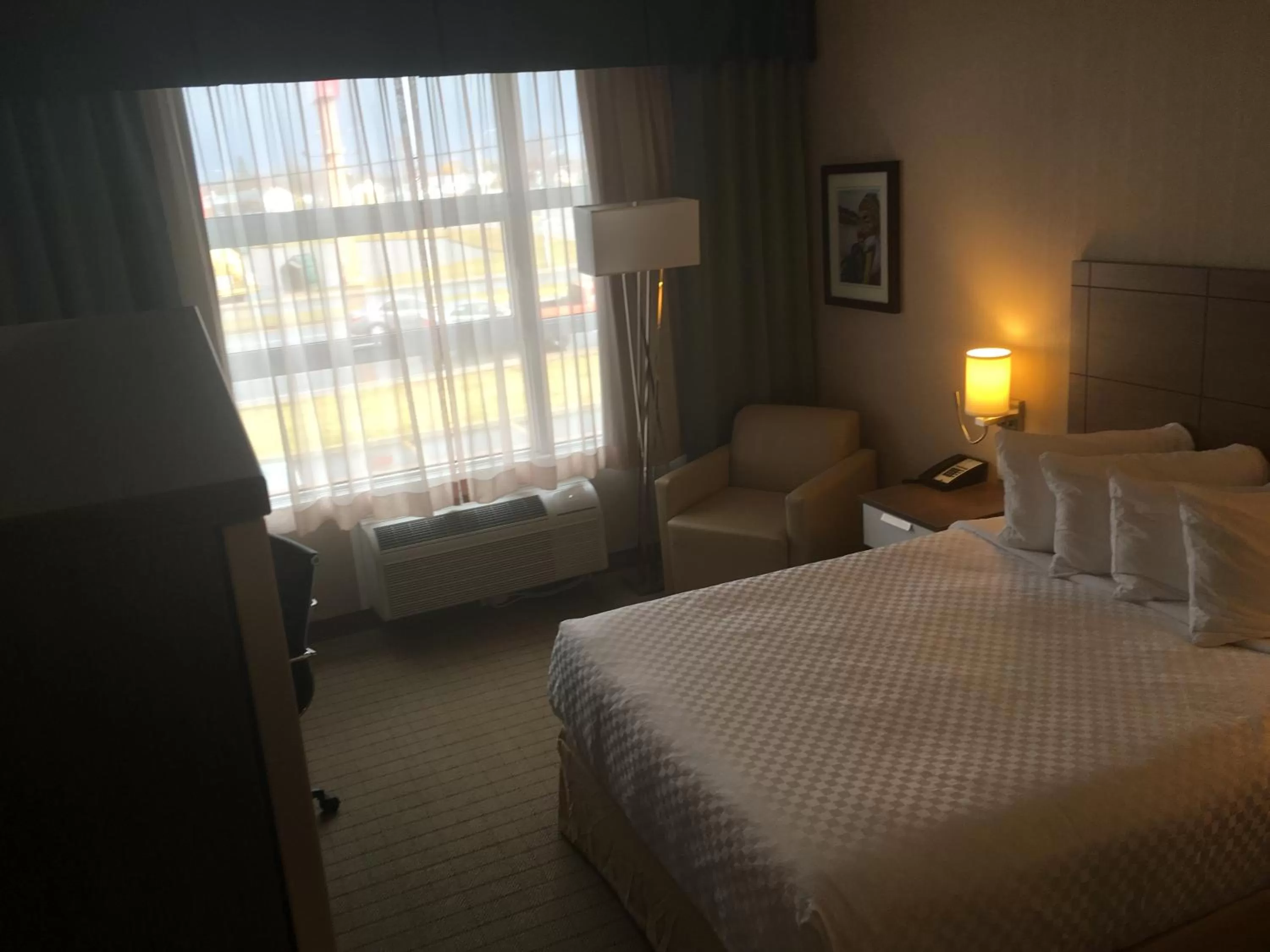 Queen Room - Disability Access in Quality Inn Sept-Iles