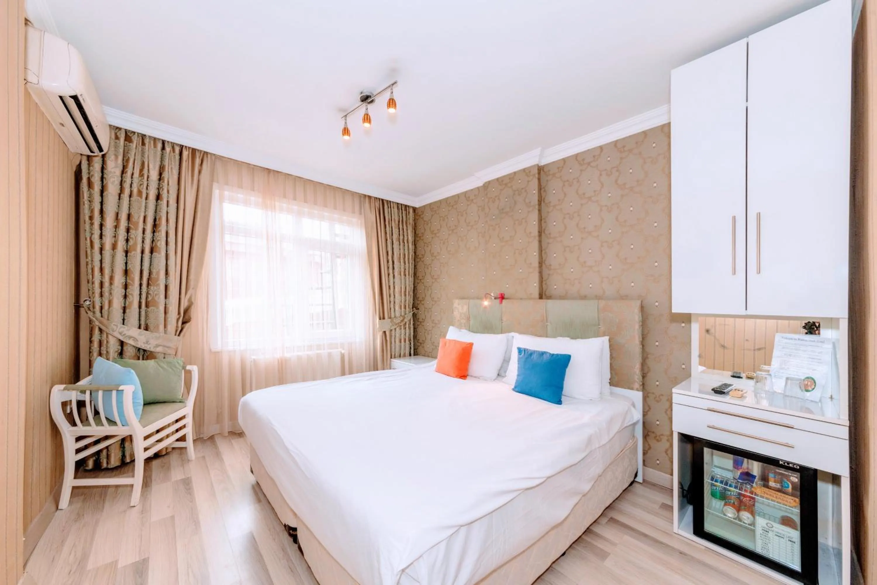 Double or Twin Room in Walnut Shell Hotel