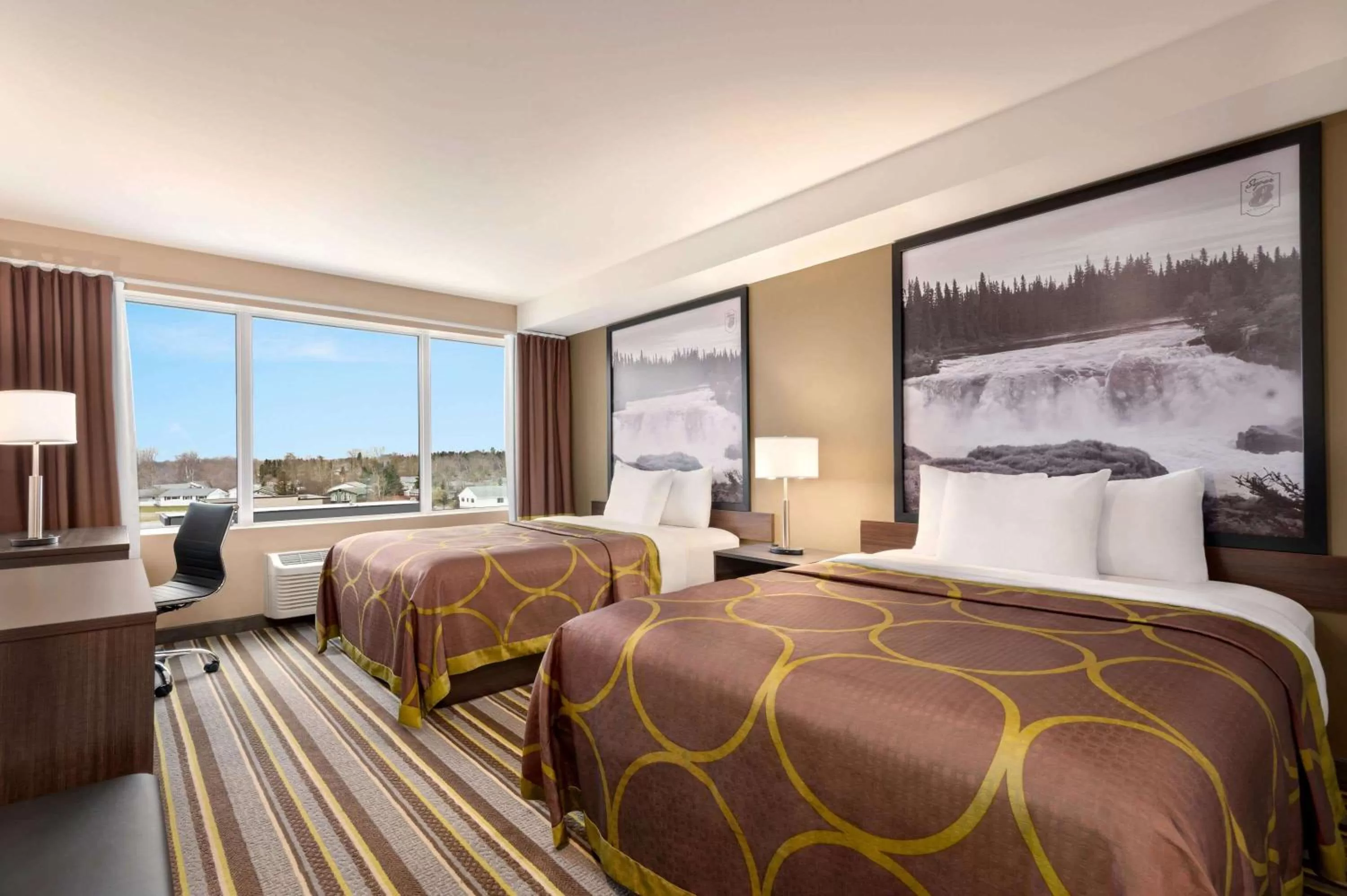 Queen Room with Two Queen Beds - Non-Smoking in Super 8 by Wyndham Thompson