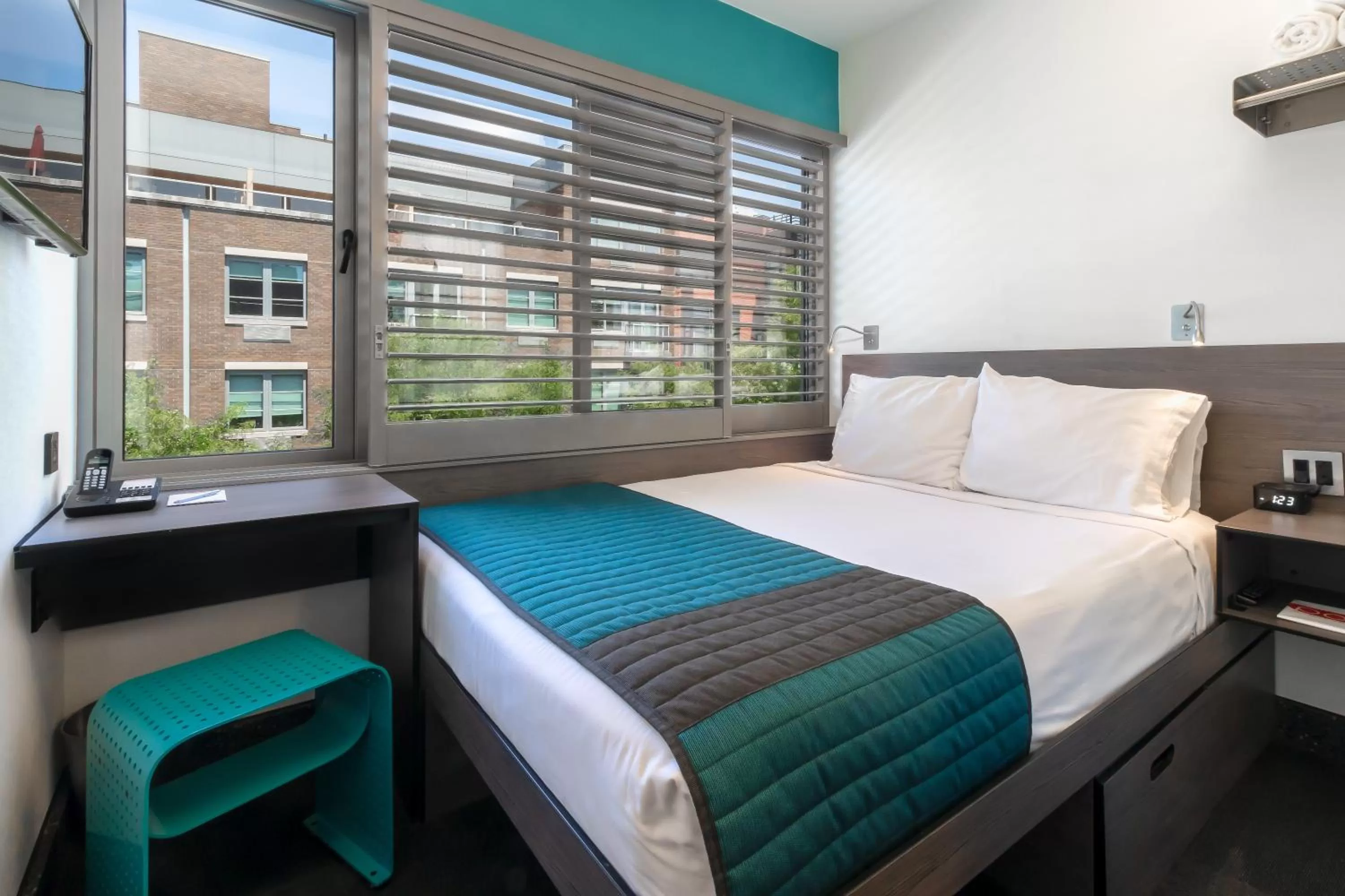 Queen Pod in Pod Brooklyn