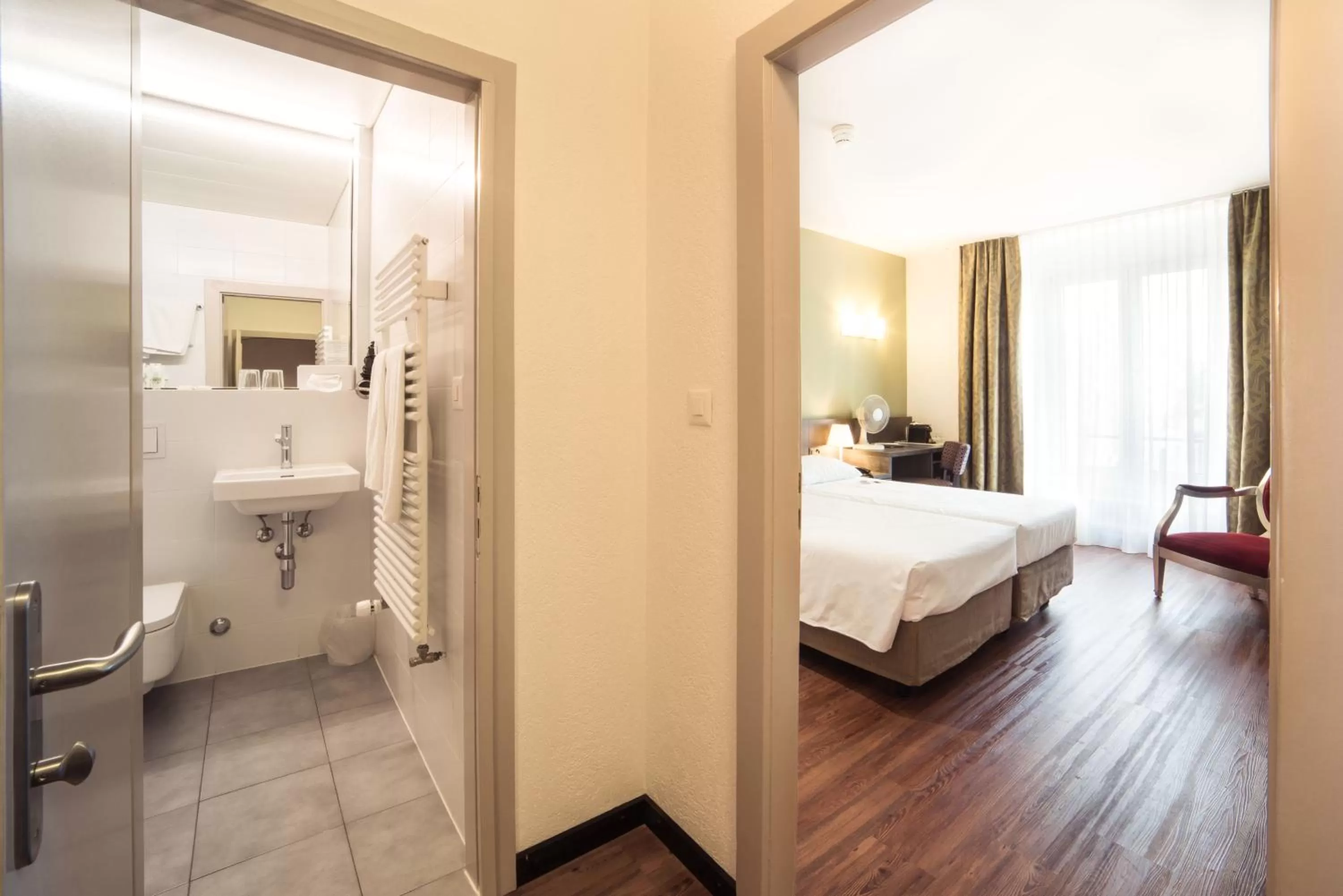 Superior Twin Room in Hotel Montana