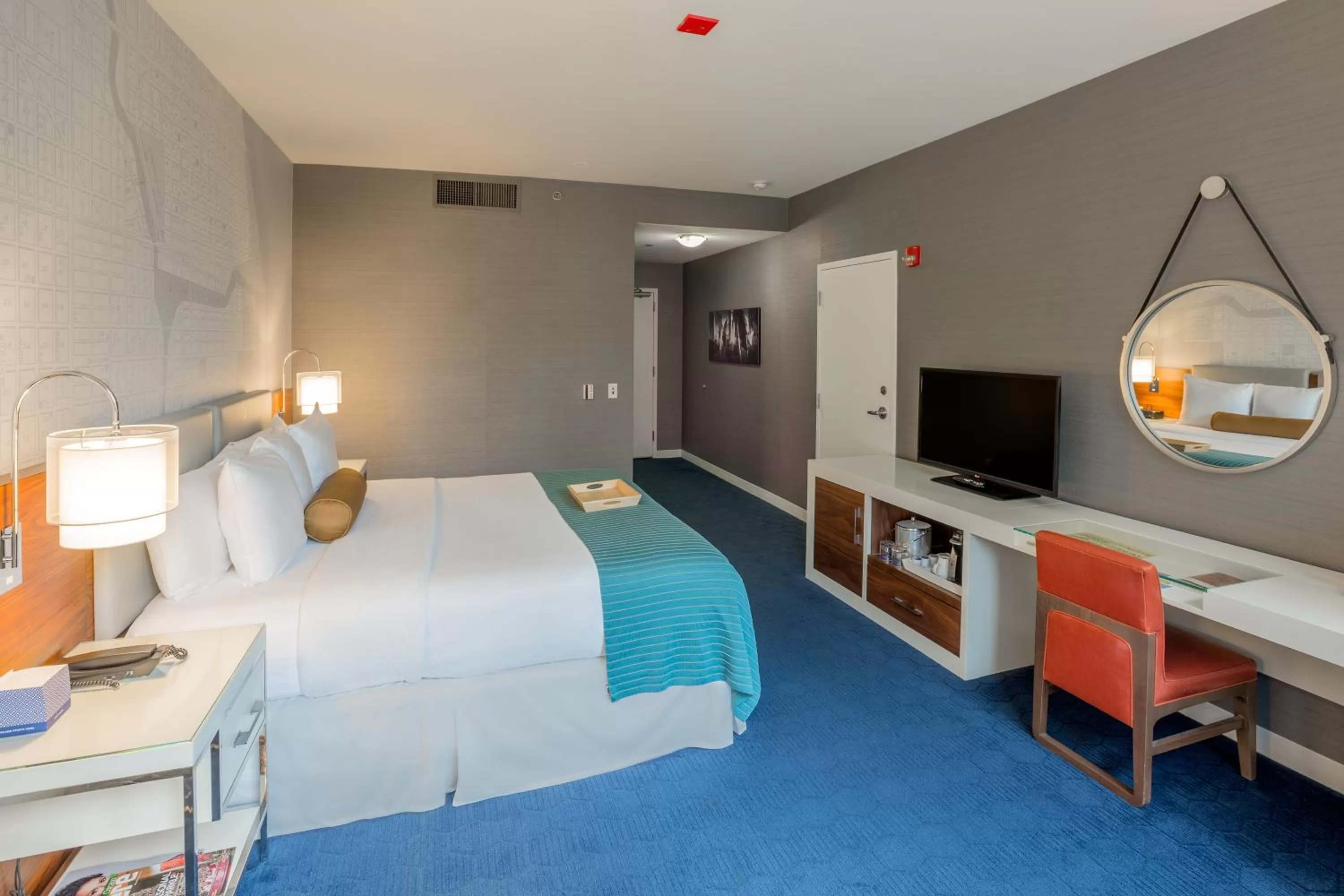 Deluxe King - Disability Access in Kinzie Hotel