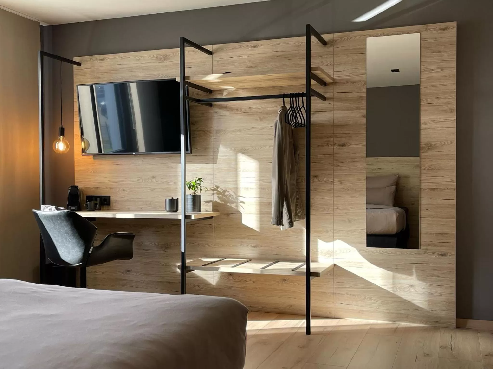 Deluxe Twin Room in Apartment34