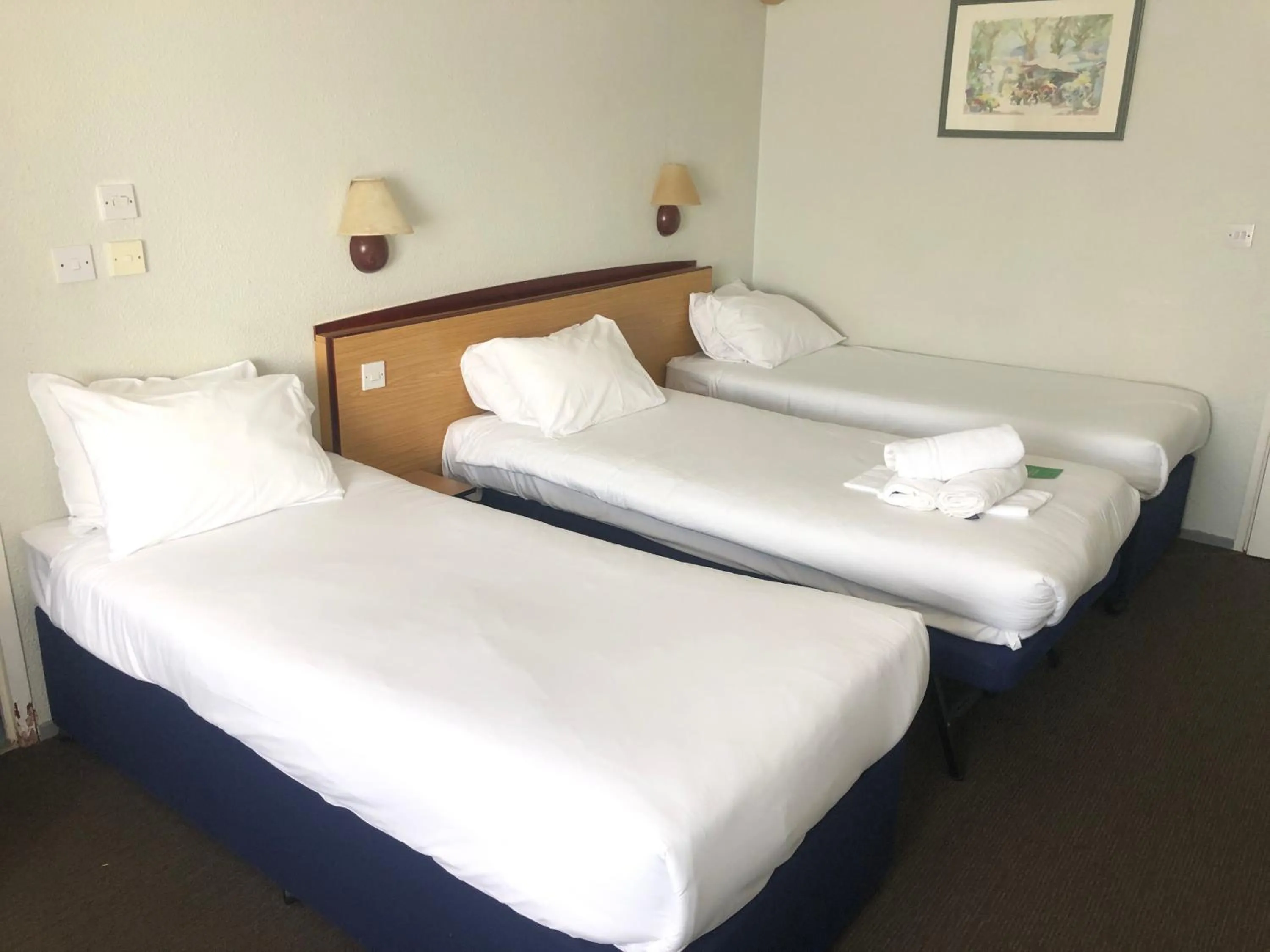 3 Single Beds - single occupancy - Superior Room in Campanile Liverpool