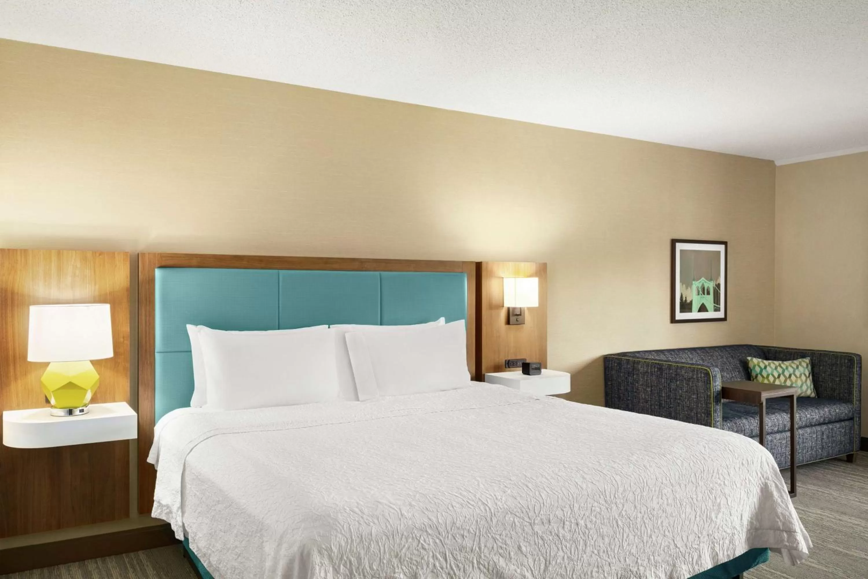 King Studio Suite with Sofa Bed - Hearing Access/Non-Smoking in Hampton Inn Portland Airport