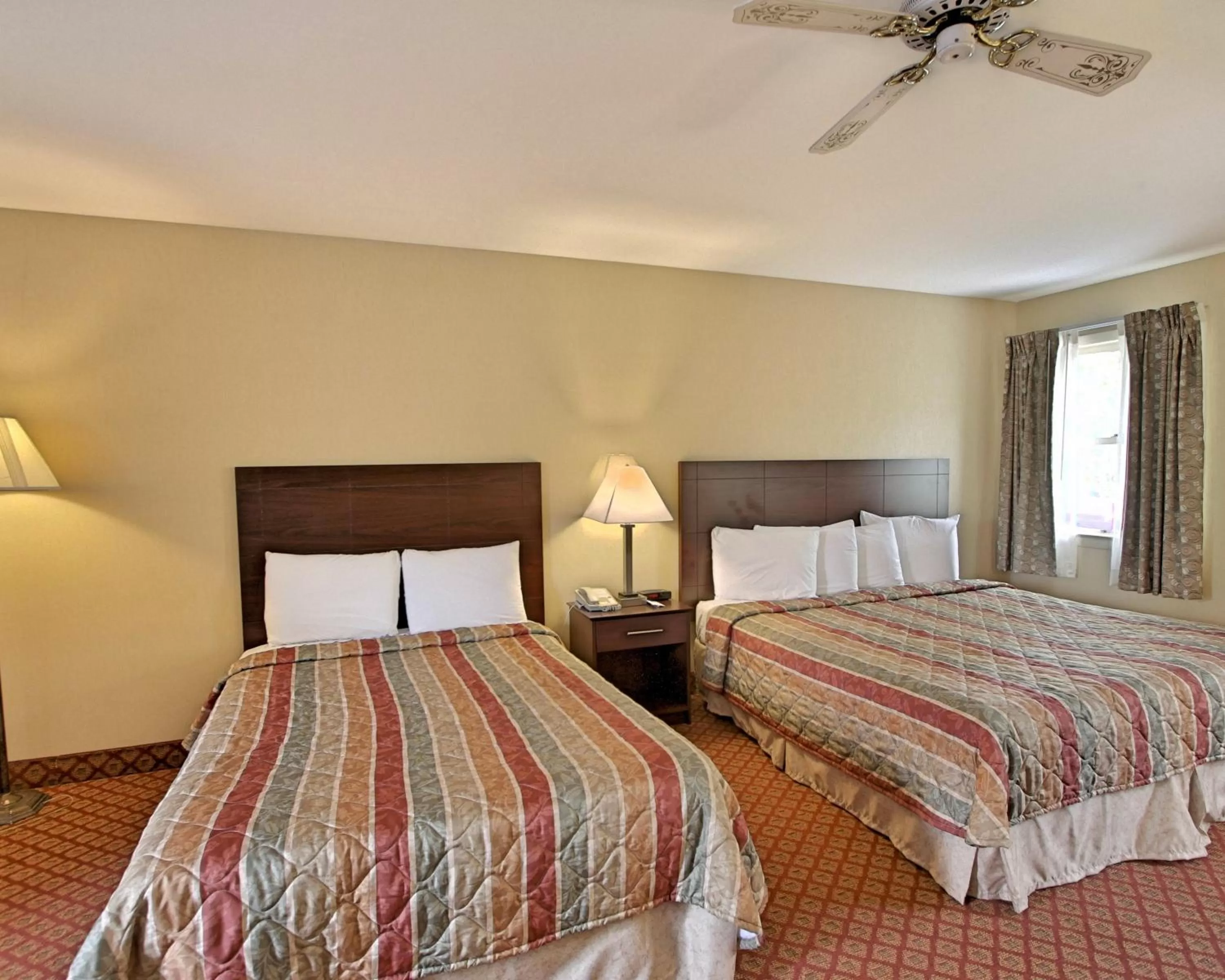 Family Room with Sofa - Non Smoking in Rodeway Inn & Suites Hershey