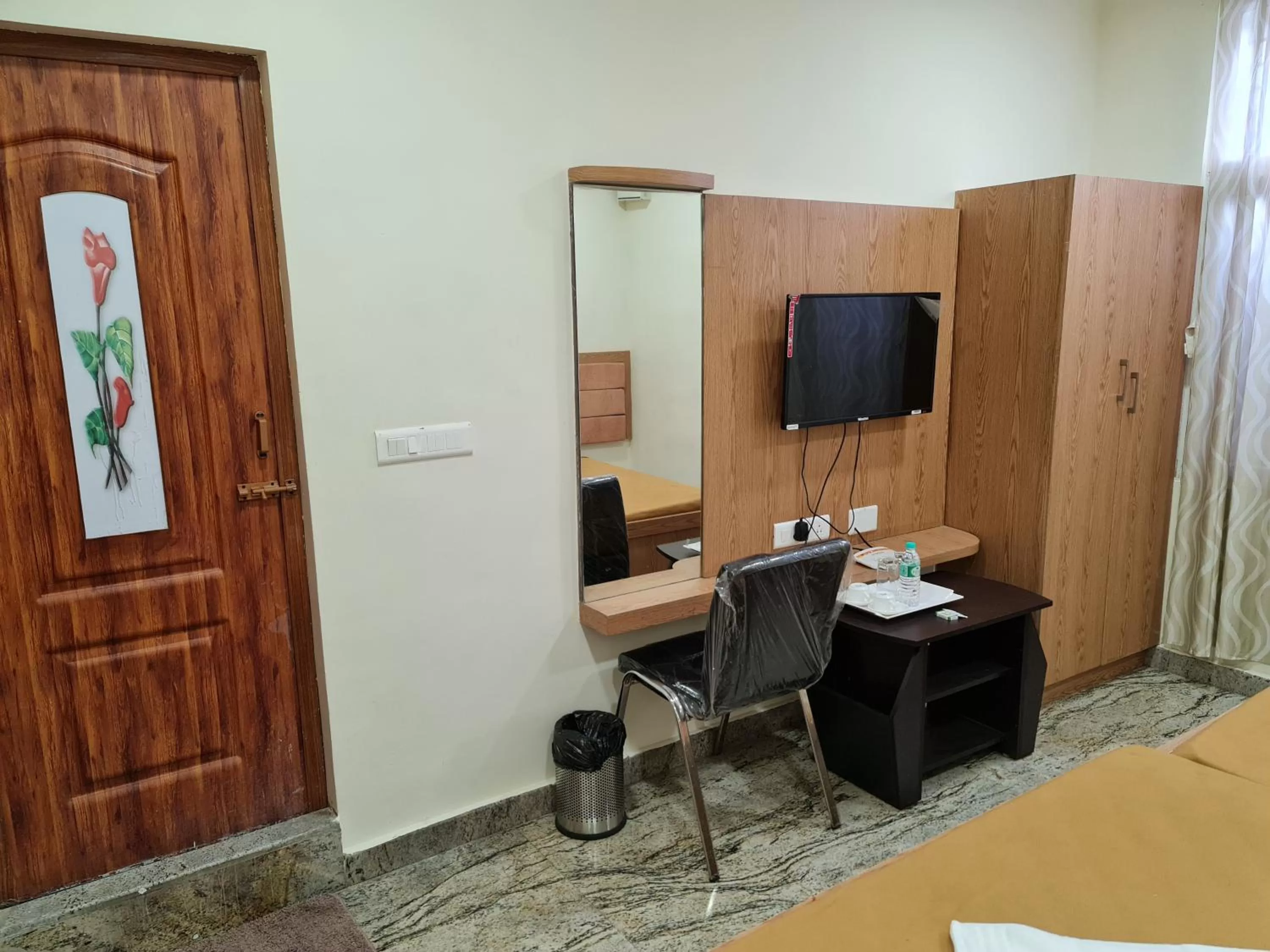 Deluxe Double Room (2 Adults + 1 Child) in Vijay Shree Inn