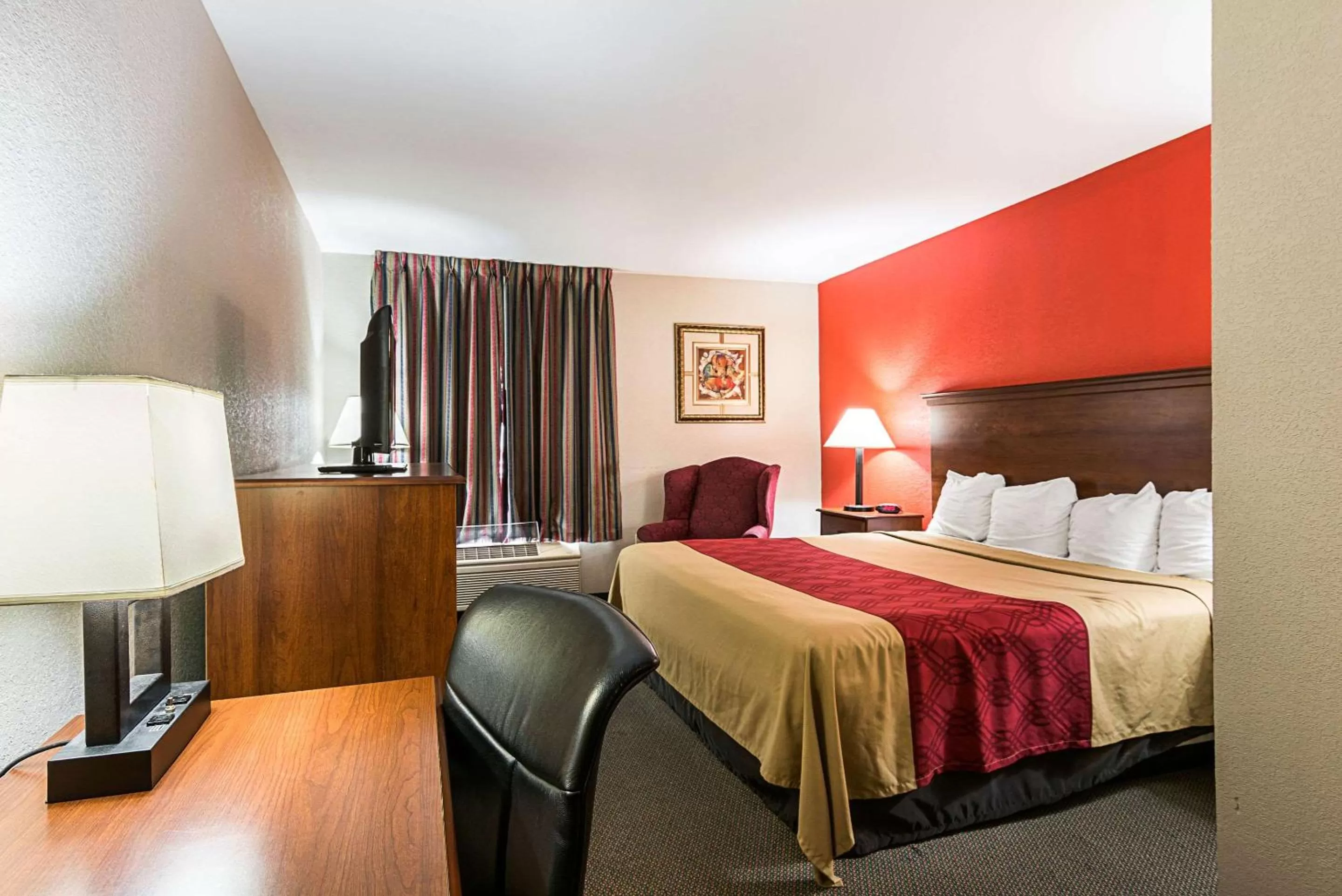 King Room - Accessible/Non-Smoking in Econo Lodge Andrews AFB