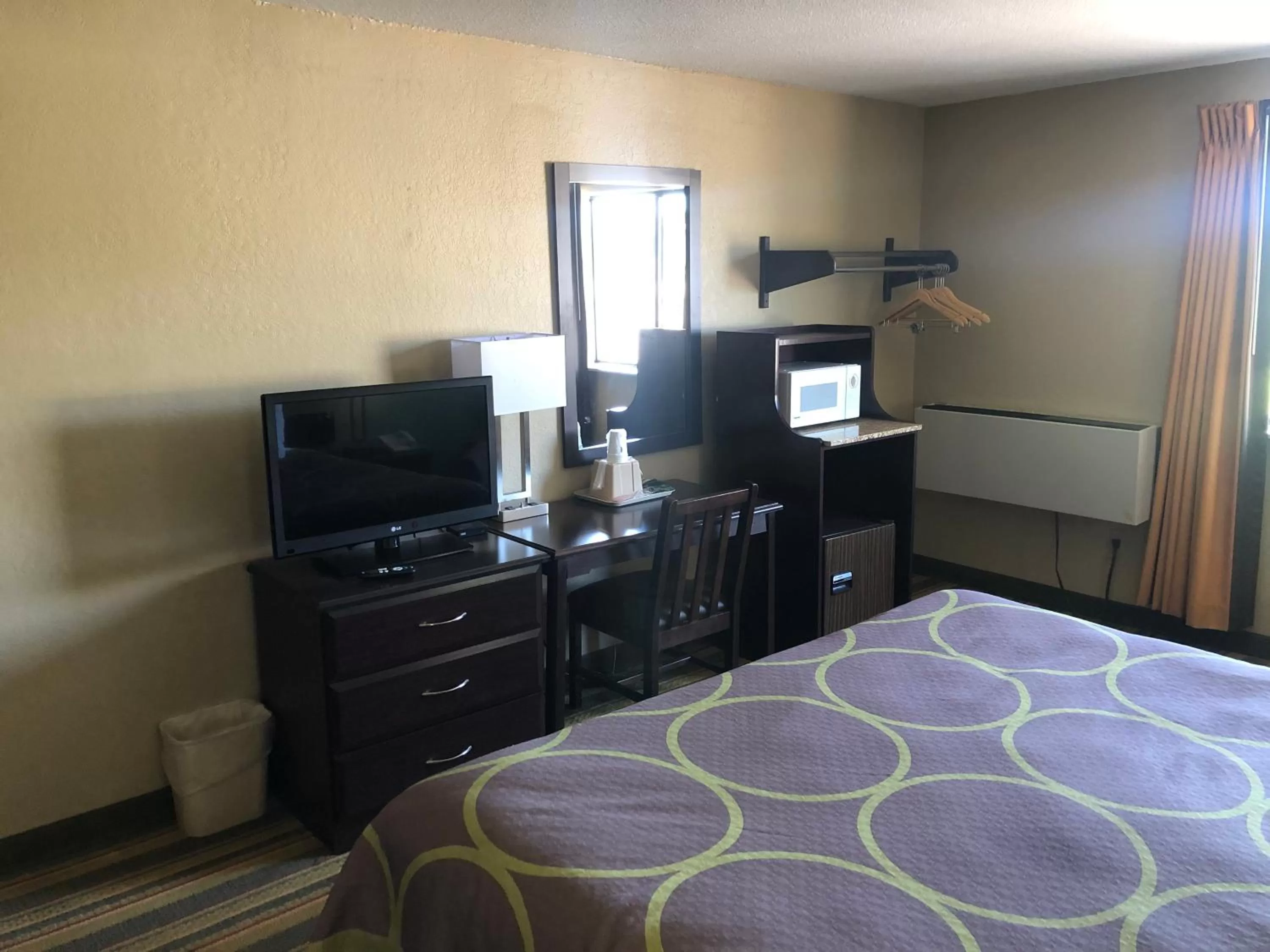 Queen Room - Smoking in Super 8 by Wyndham Topeka/Wanamaker RD/I-70