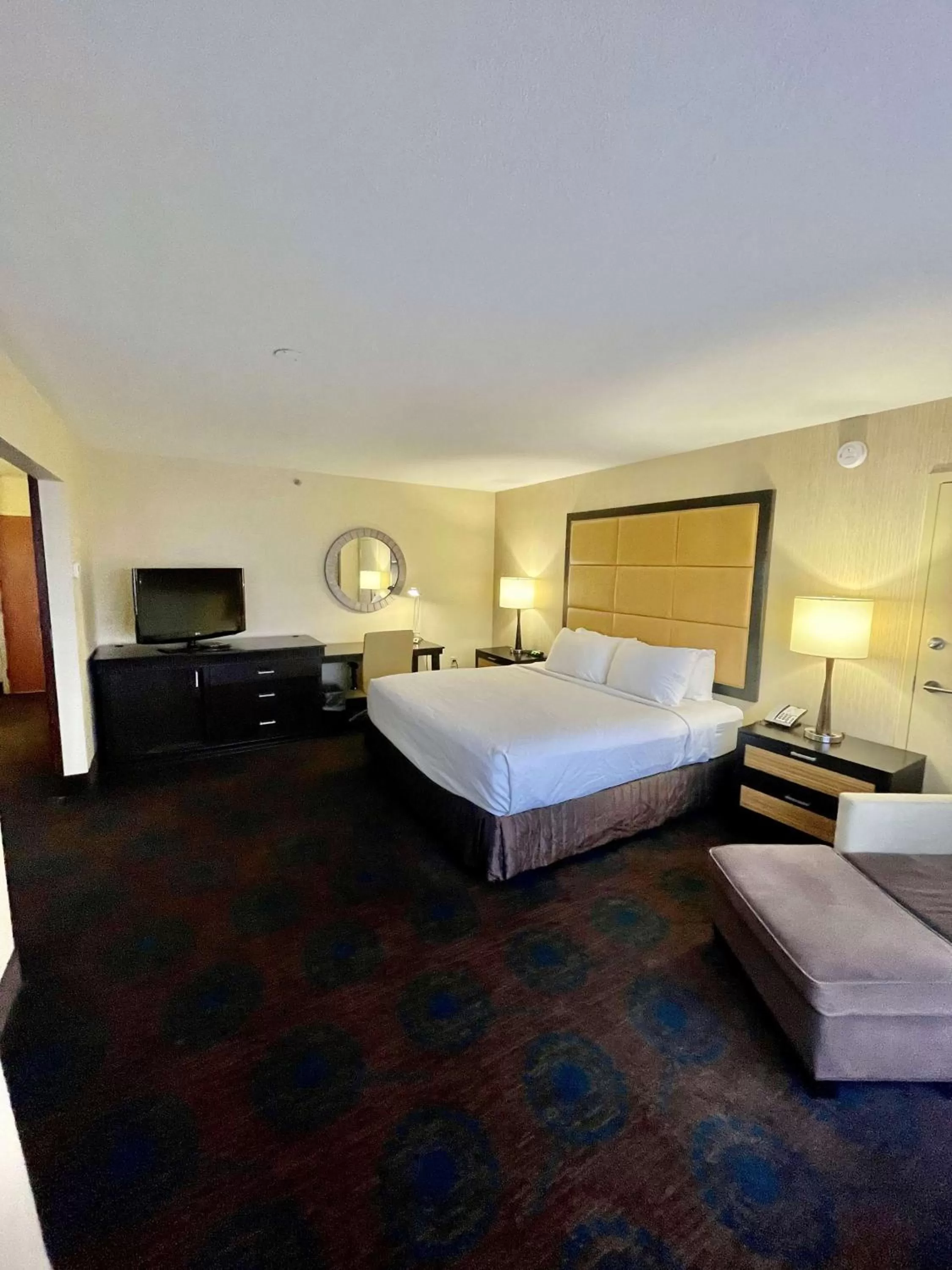 King Suite with Sofa Bed in Brandywine Plaza Hotel - SureStay Collection by Best Western