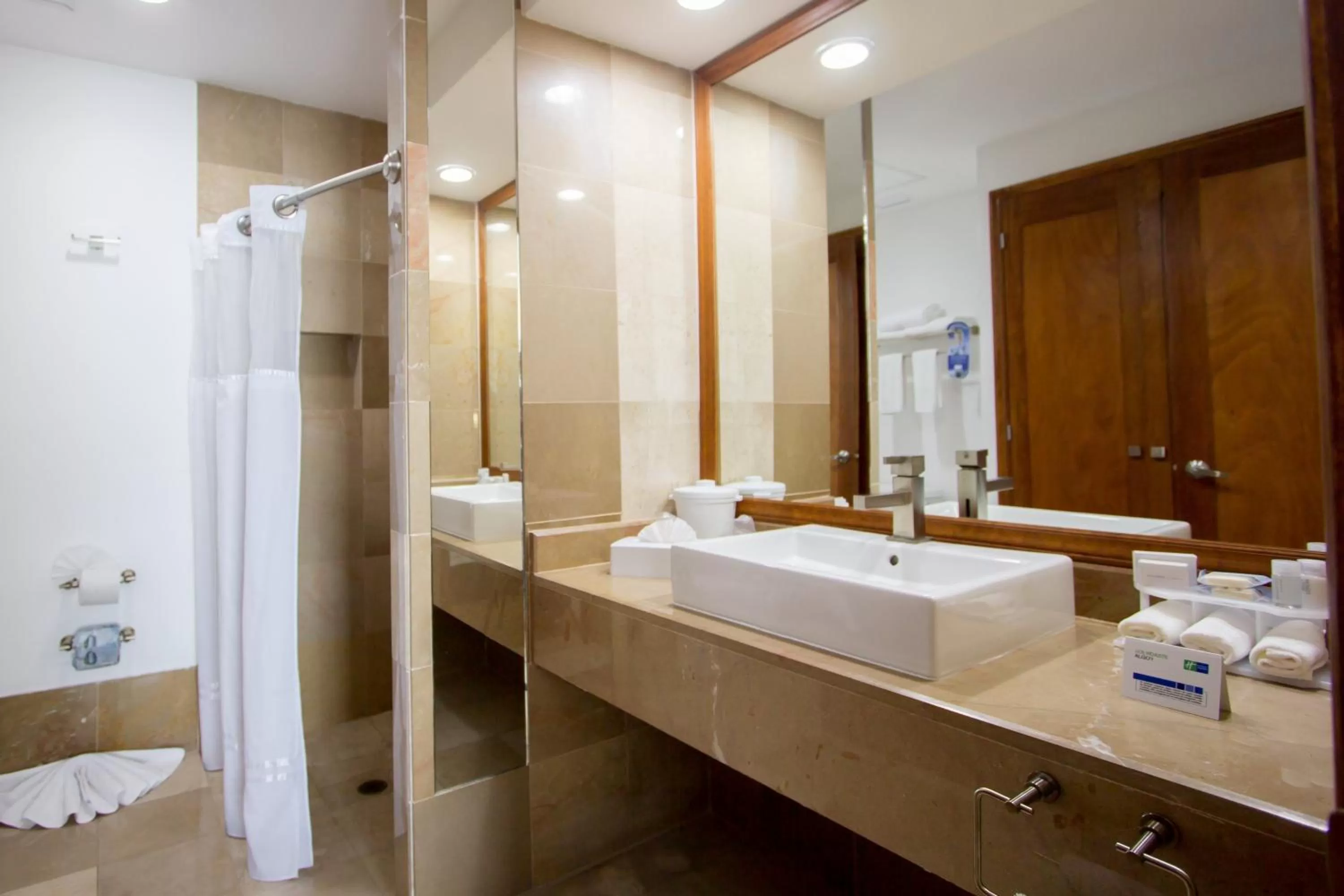 King Room - Disability Access/Non-Smoking in Holiday Inn Express Nuevo Laredo by IHG