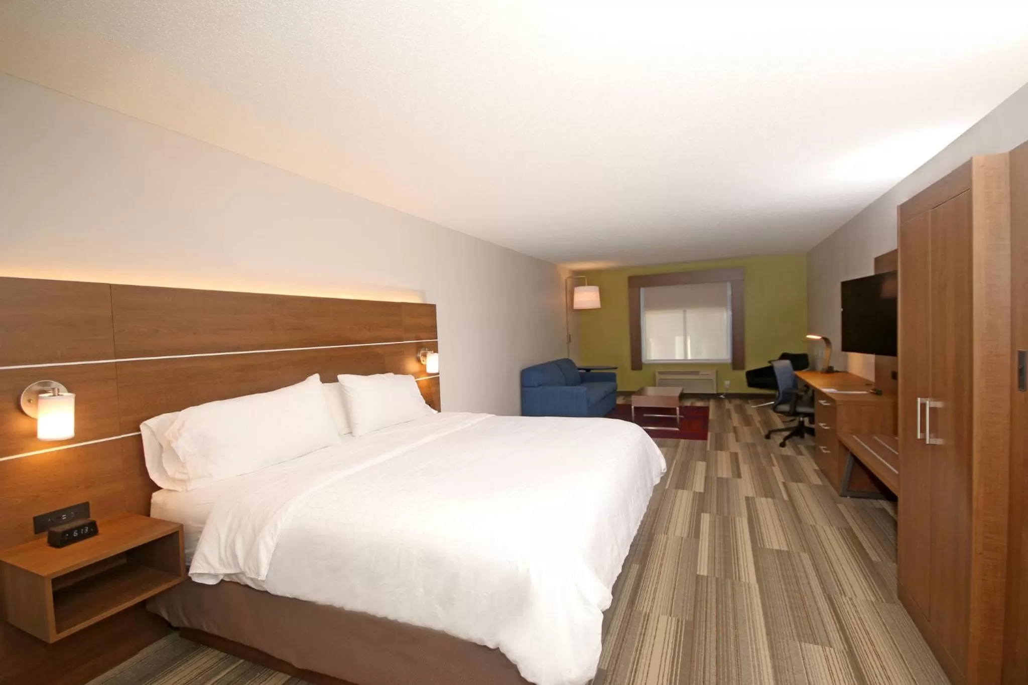 Standard King Room in Holiday Inn Express Troutville-Roanoke North by IHG