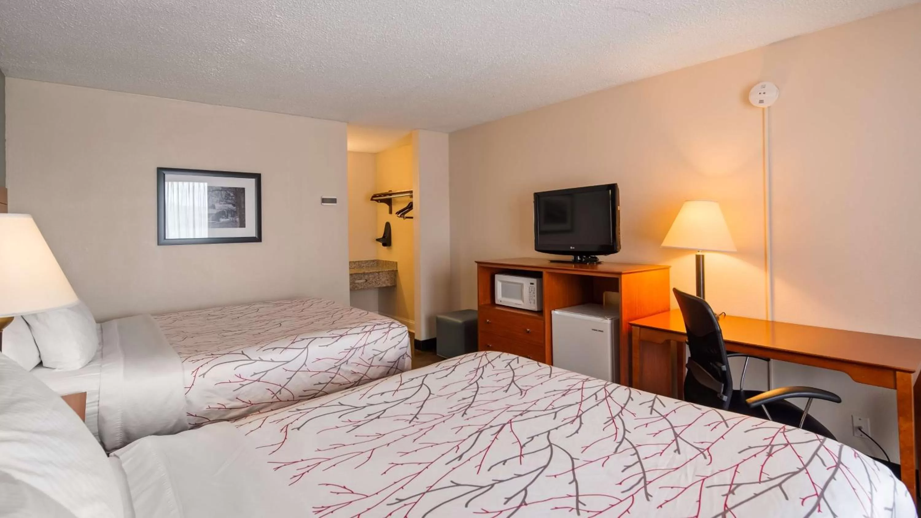 Queen Room with Two Queen Beds - Non-Smoking in Best Western Fredericksburg
