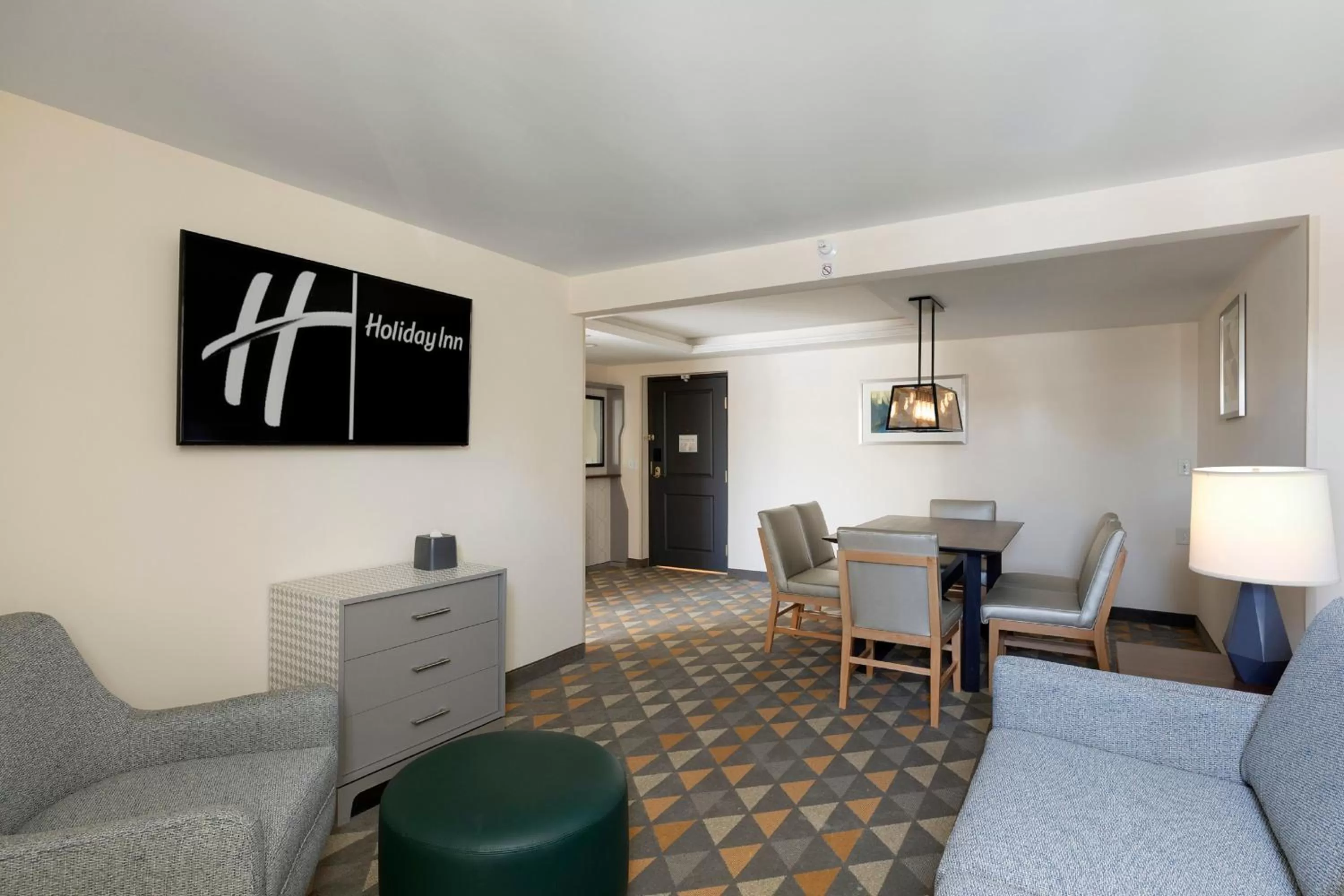 One-Bedroom King Suite in Holiday Inn - Bloomington W MSP Airport Area by IHG
