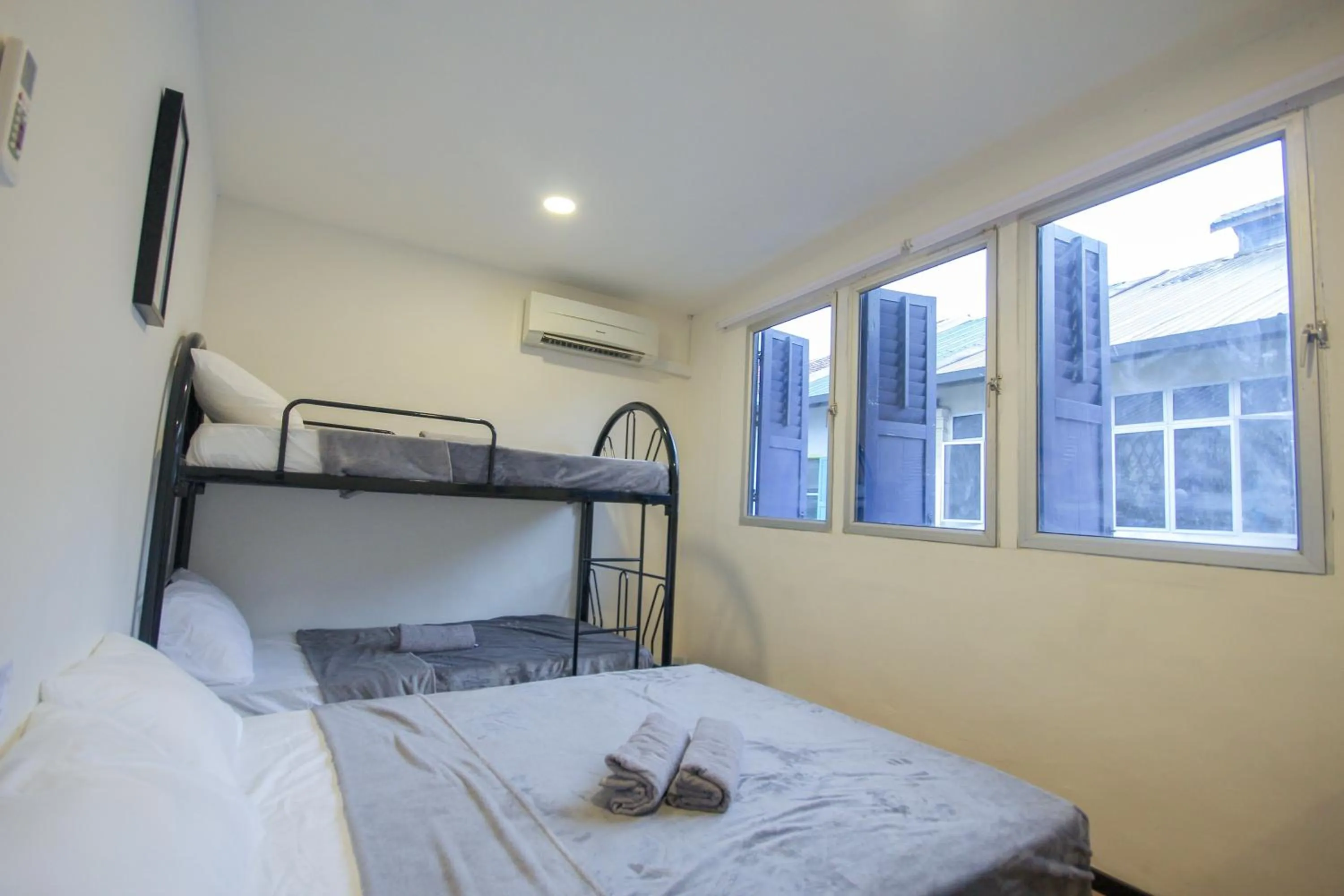 Deluxe Quadruple Room in Little Houses