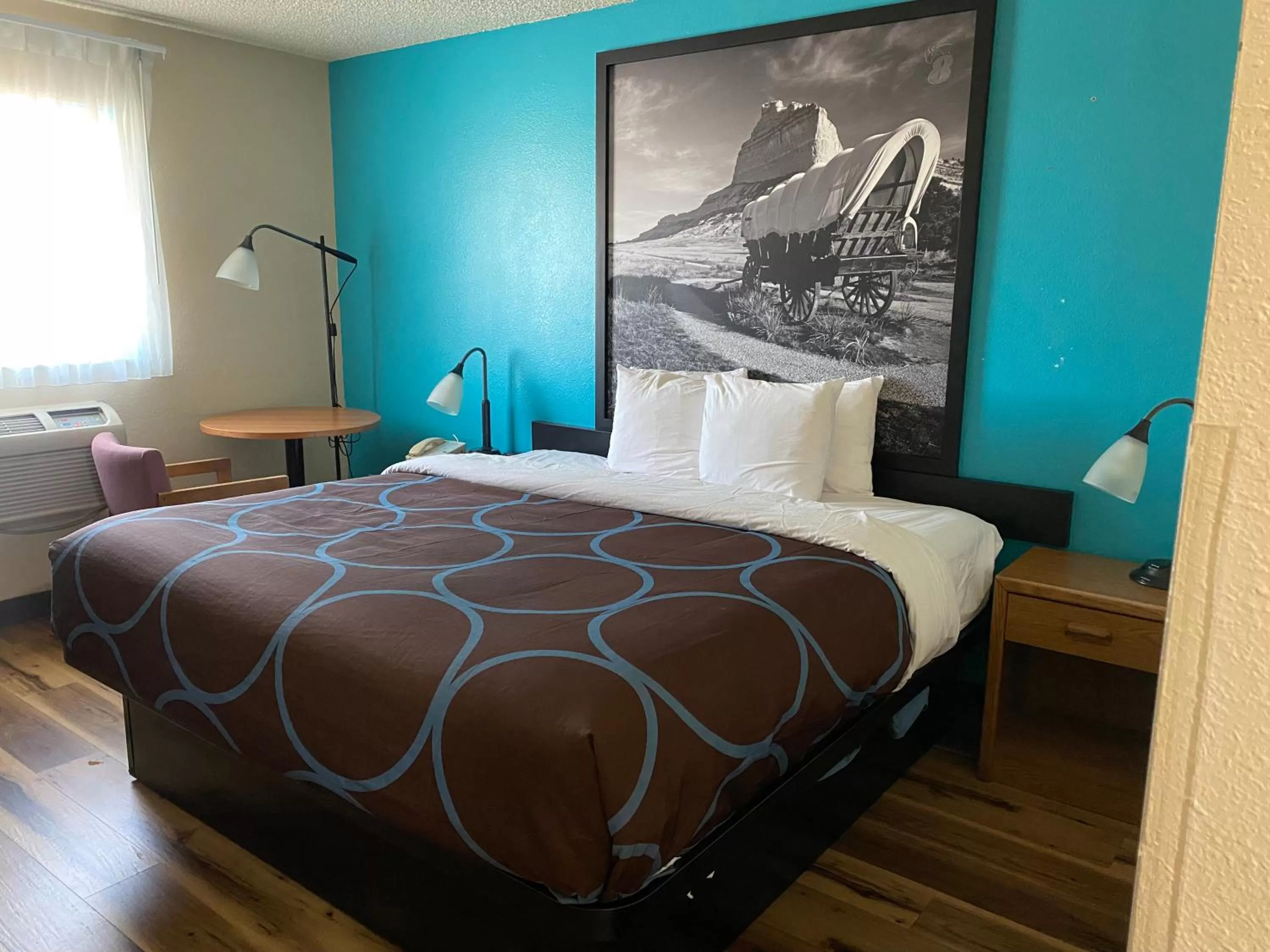 King Room with Bath Tub - Mobility Accessible/Non-Smoking in Super 8 by Wyndham Ogallala