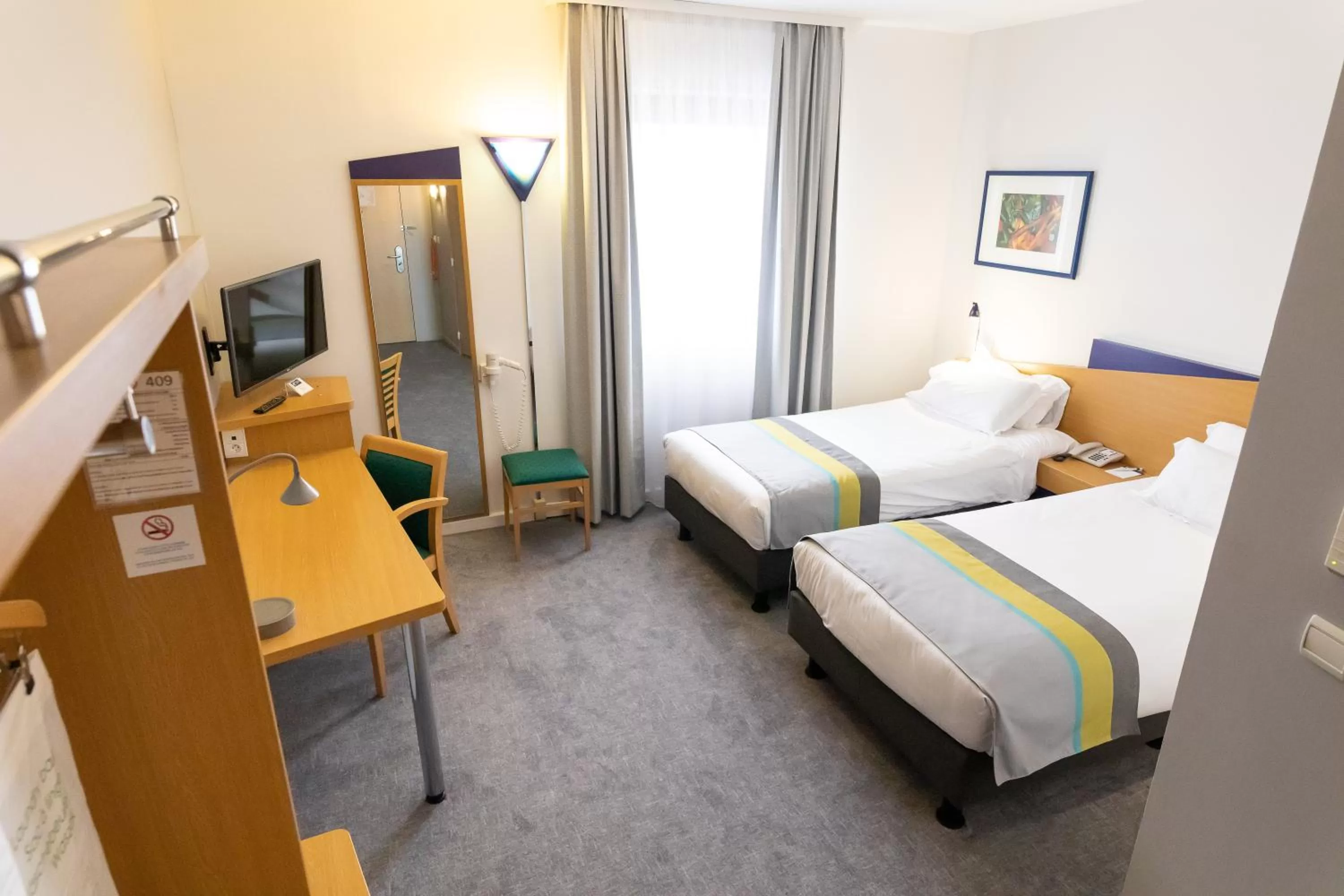 Standard Twin Room with Free Breakfast - High Floor in Holiday Inn Express Arras by IHG