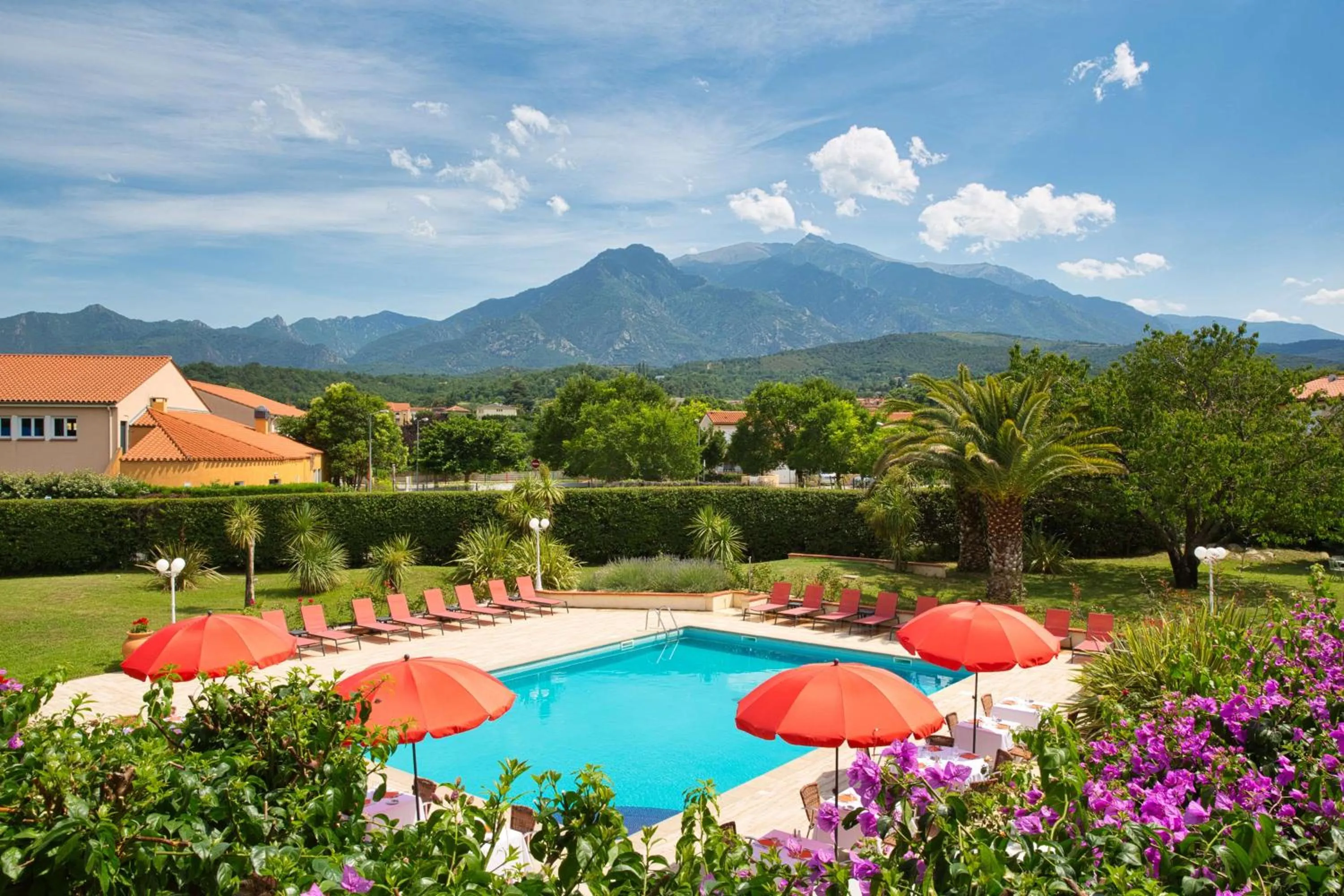 Classic Twin Room with Mountain View in Best Western Le Vauban