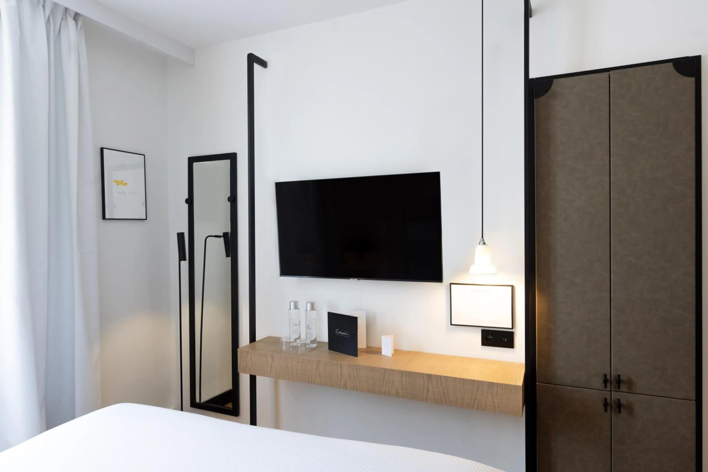 Twin Room with Terrace in Esteem Tour Eiffel