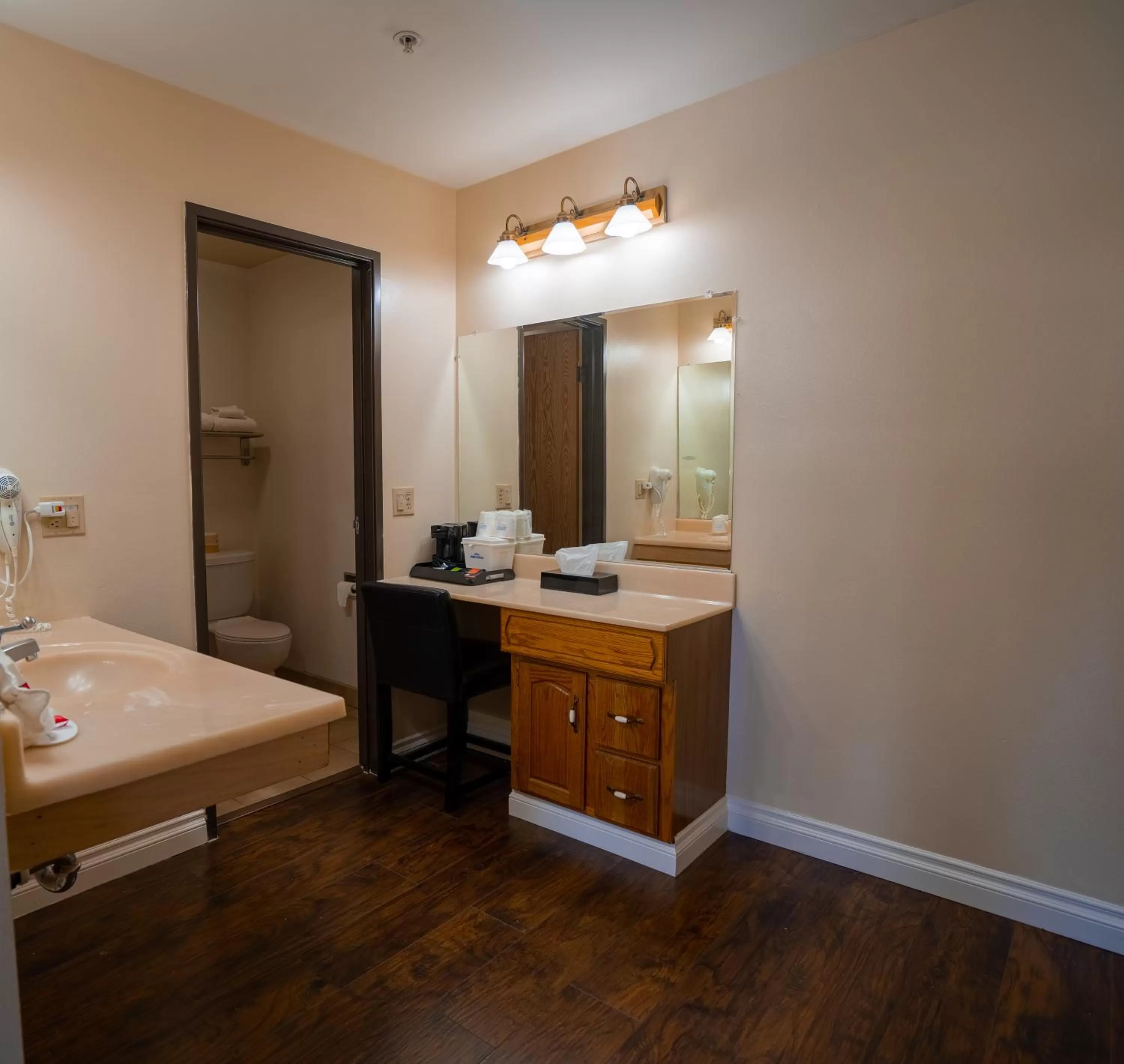 Superior King Room - Non-Smoking in Howard Johnson by Wyndham Buena Park