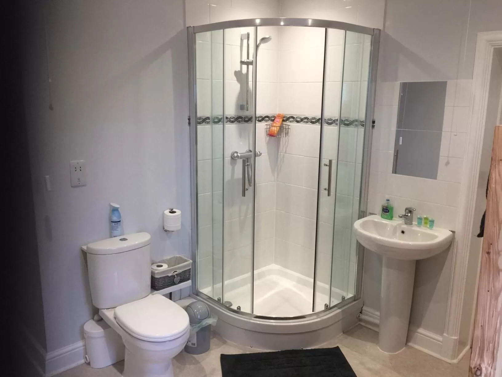 Shower in Beightons Bed and Breakfast