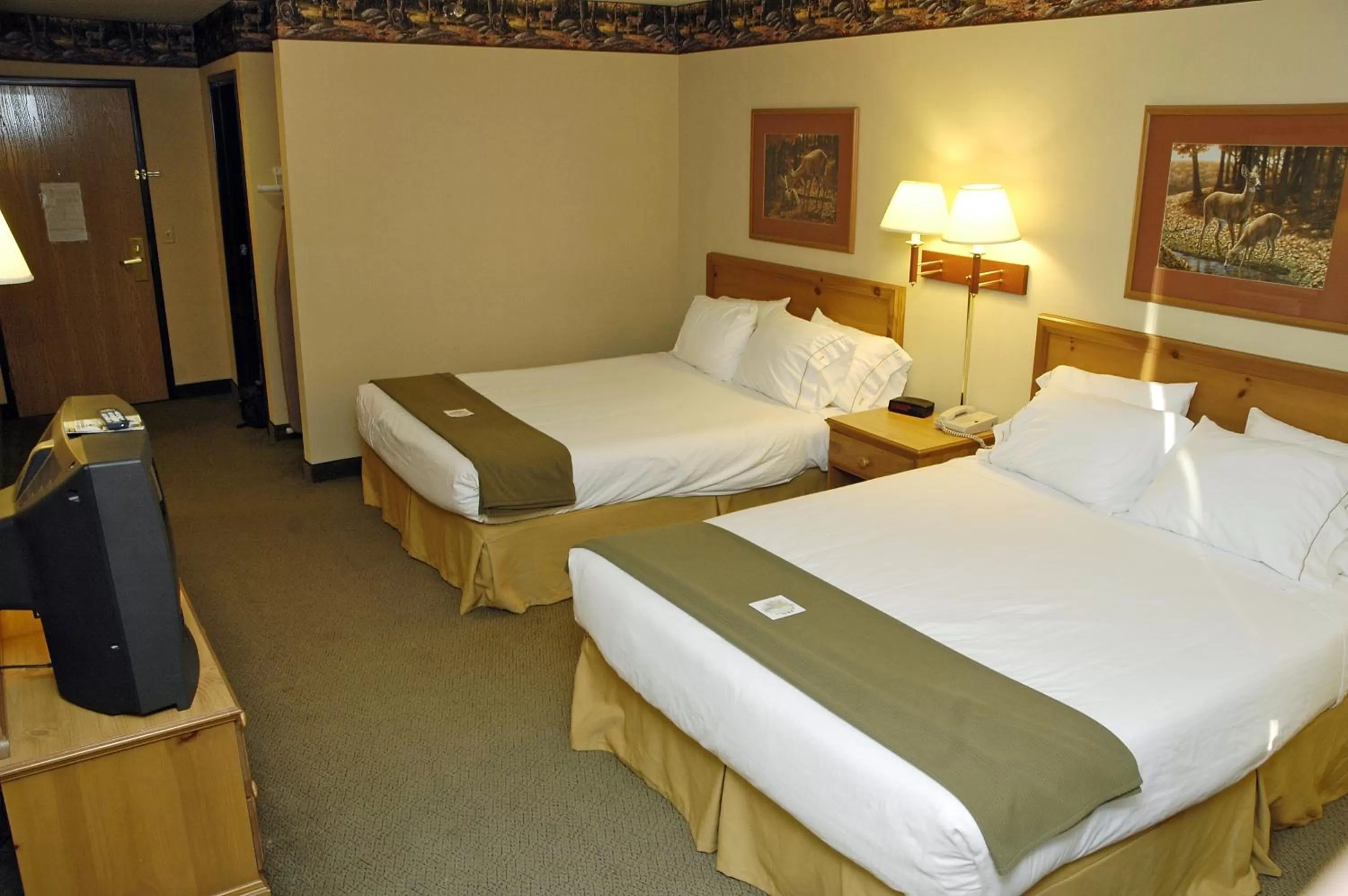 Queen Room with Two Queen Beds in Pellston Lodge