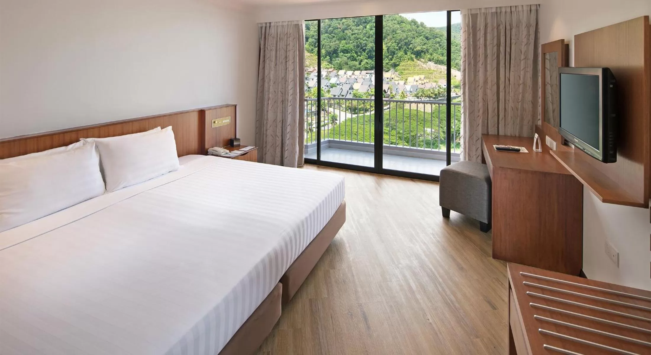 Family Suite with Partial Sea View in The Bayview Beach Resort