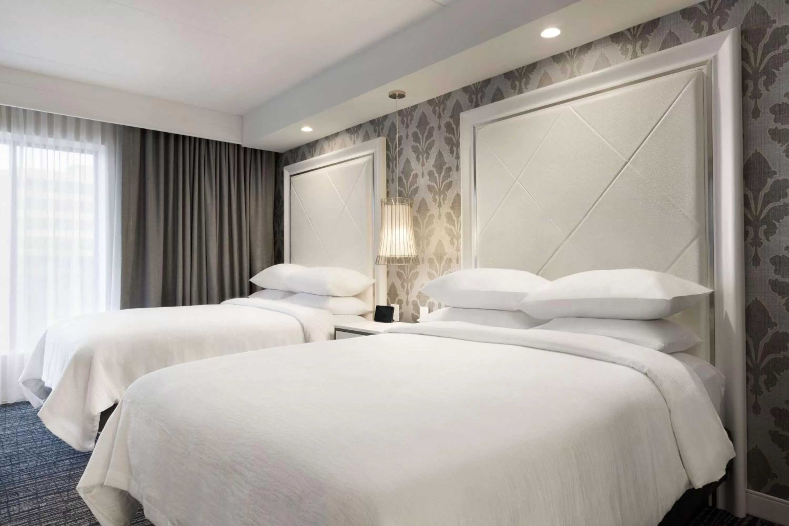 Queen Two Room Suite with Bath Tub - Mobility Accessible in Embassy Suites by Hilton Atlanta NE Gwinnett Sugarloaf