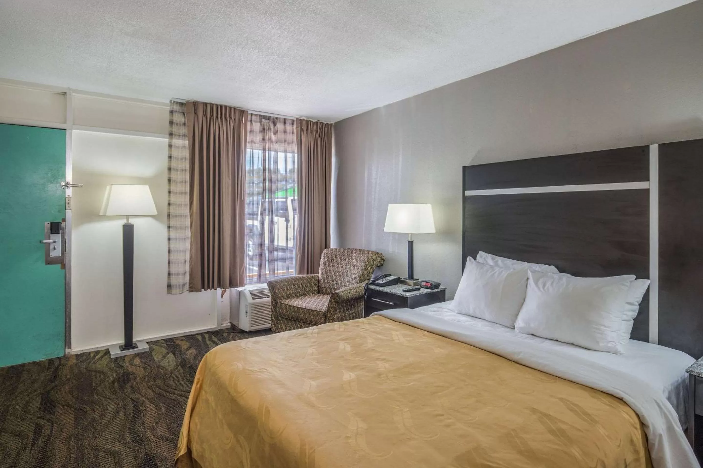 Queen Room - Non-Smoking in Quality Inn & Suites Conference Center Thomasville