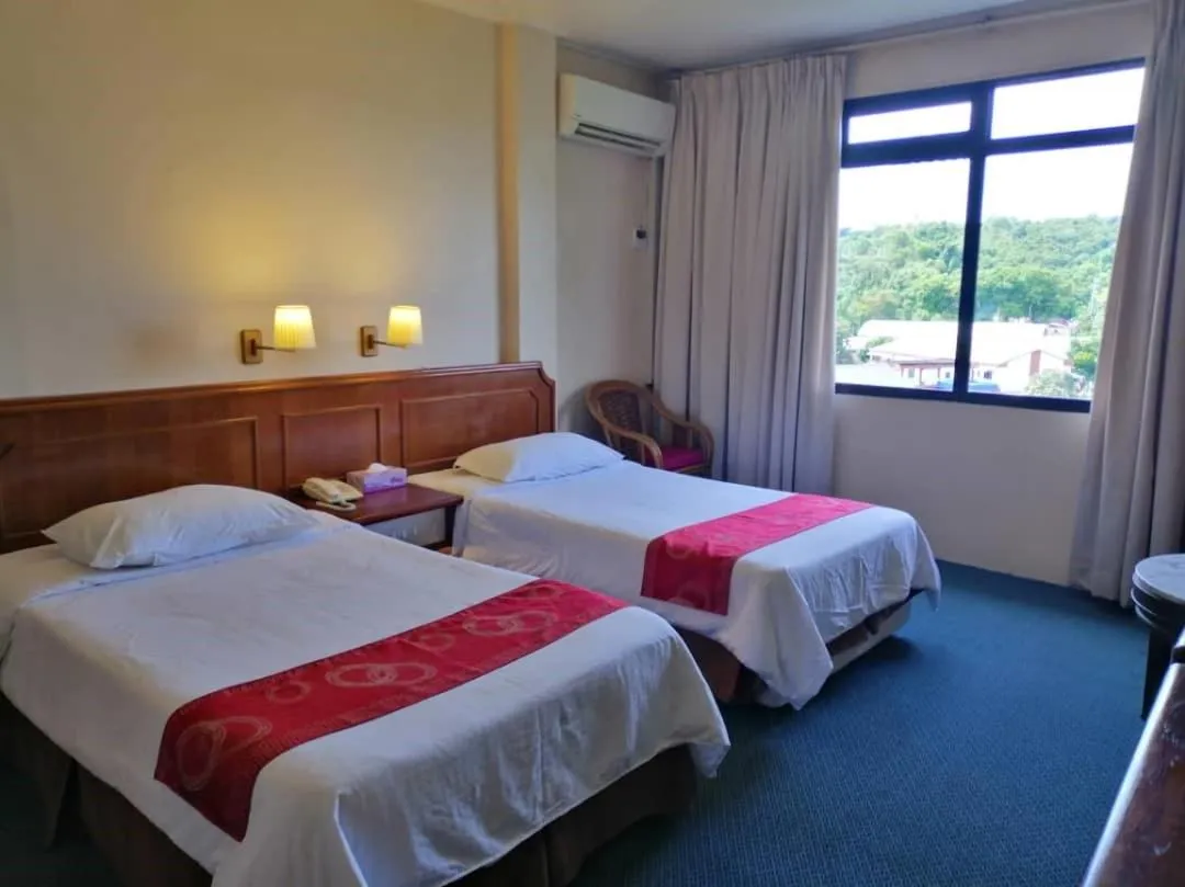 Deluxe Twin Room in Pacific Orient Hotel ( 凯富大酒店 )