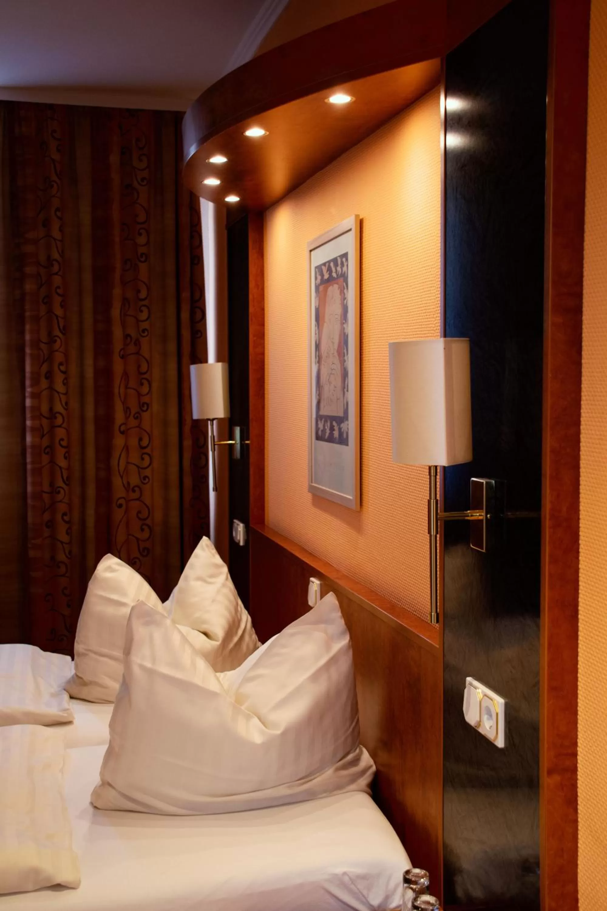 Double Room with Private Bathroom in Hotel am Bahnhof