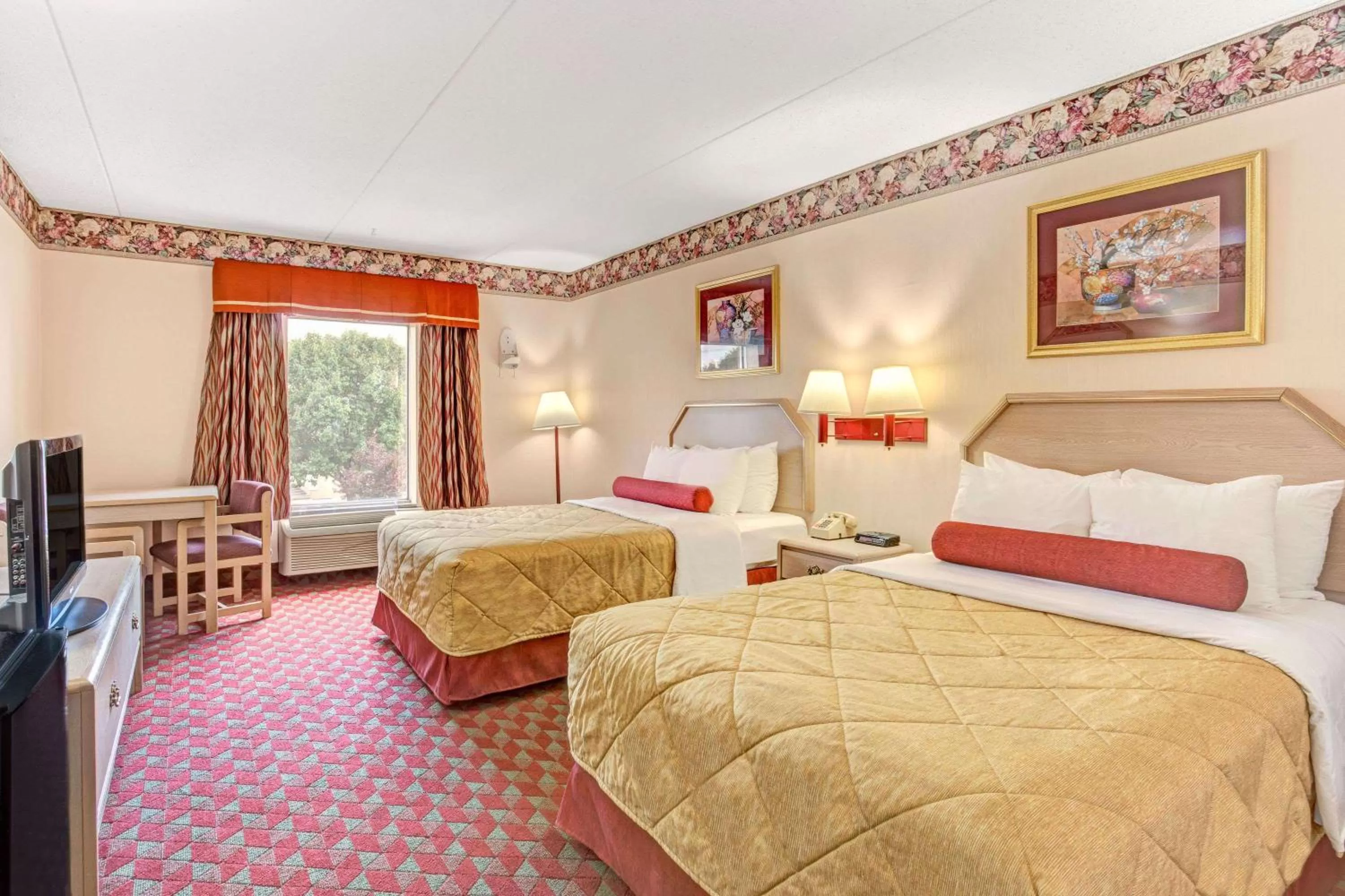 Double Room with Two Double Beds - Second Floor/Non-Smoking in Ramada by Wyndham Murfreesboro