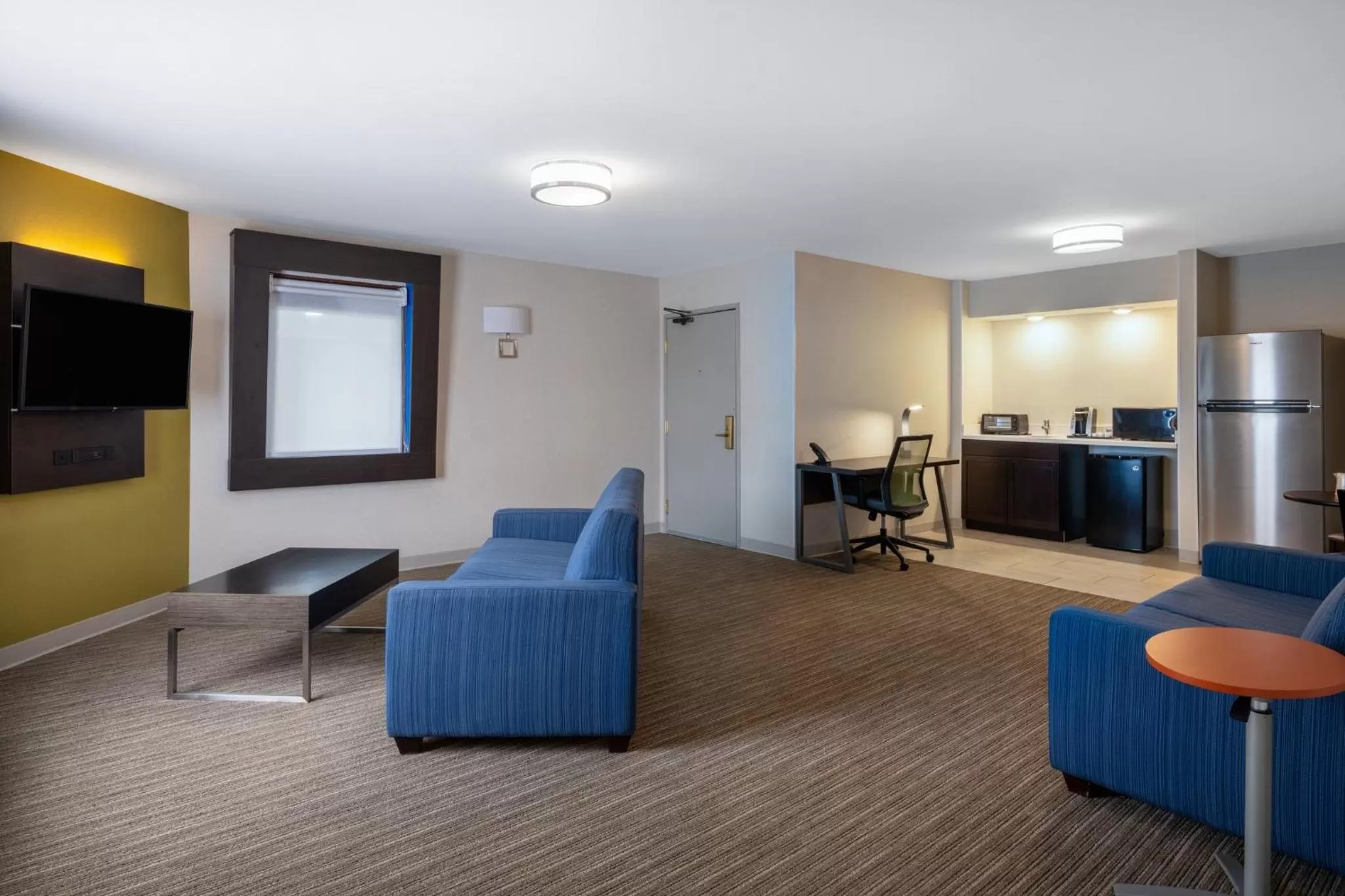 King Suite with Sofa Bed in Holiday Inn Express Corydon by IHG