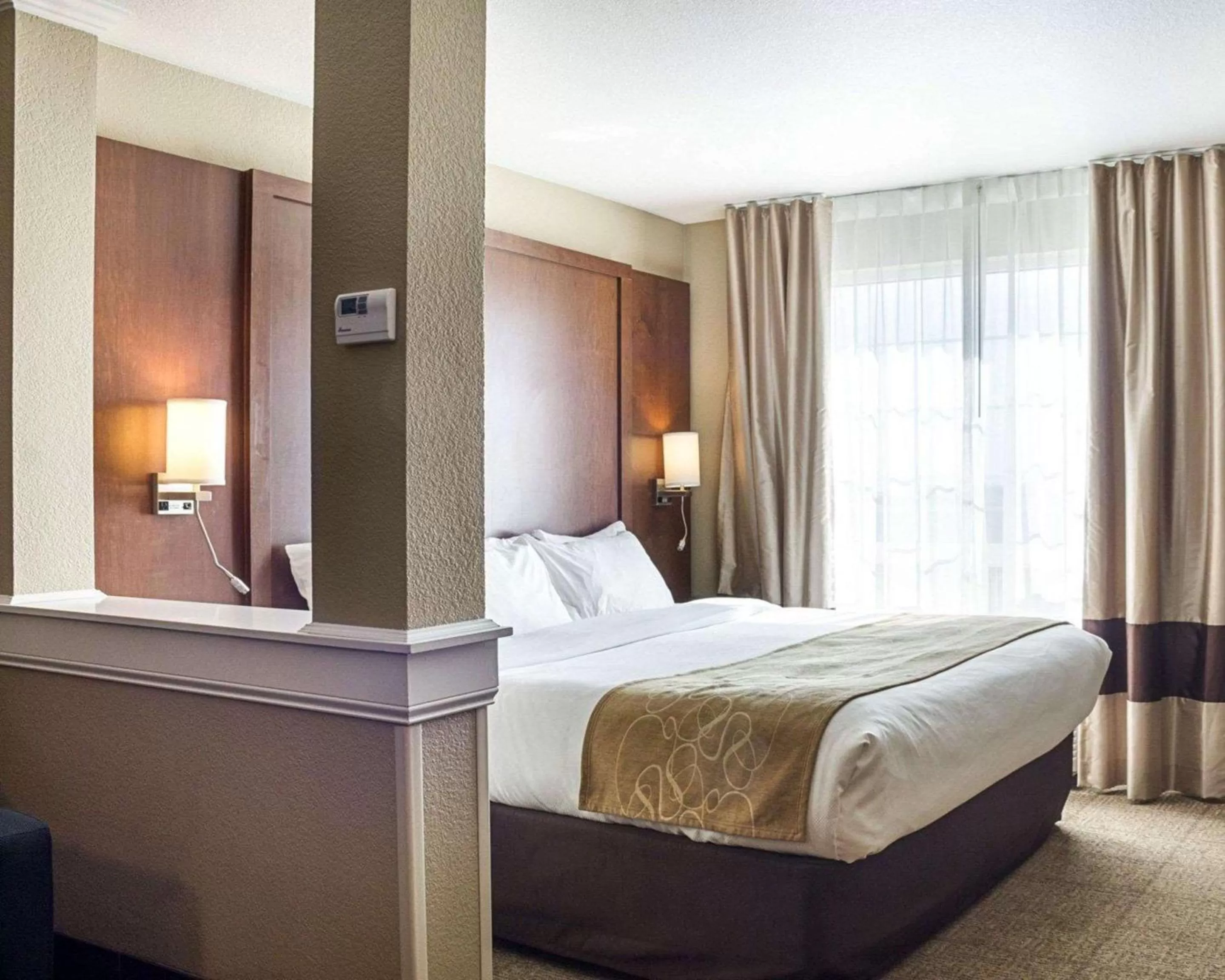 King Suite with Kitchen - Non-Smoking in Comfort Suites Minot South