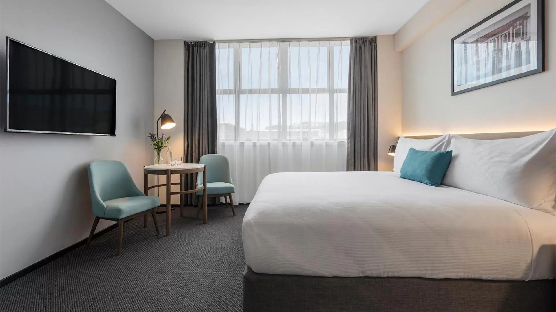 Hotel Room with City View  in Oaks Wellington Hotel