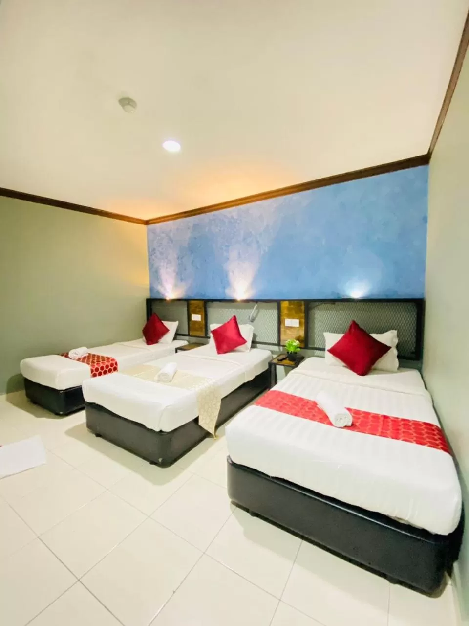 Deluxe Triple Room in DJ Citi Point Hotel