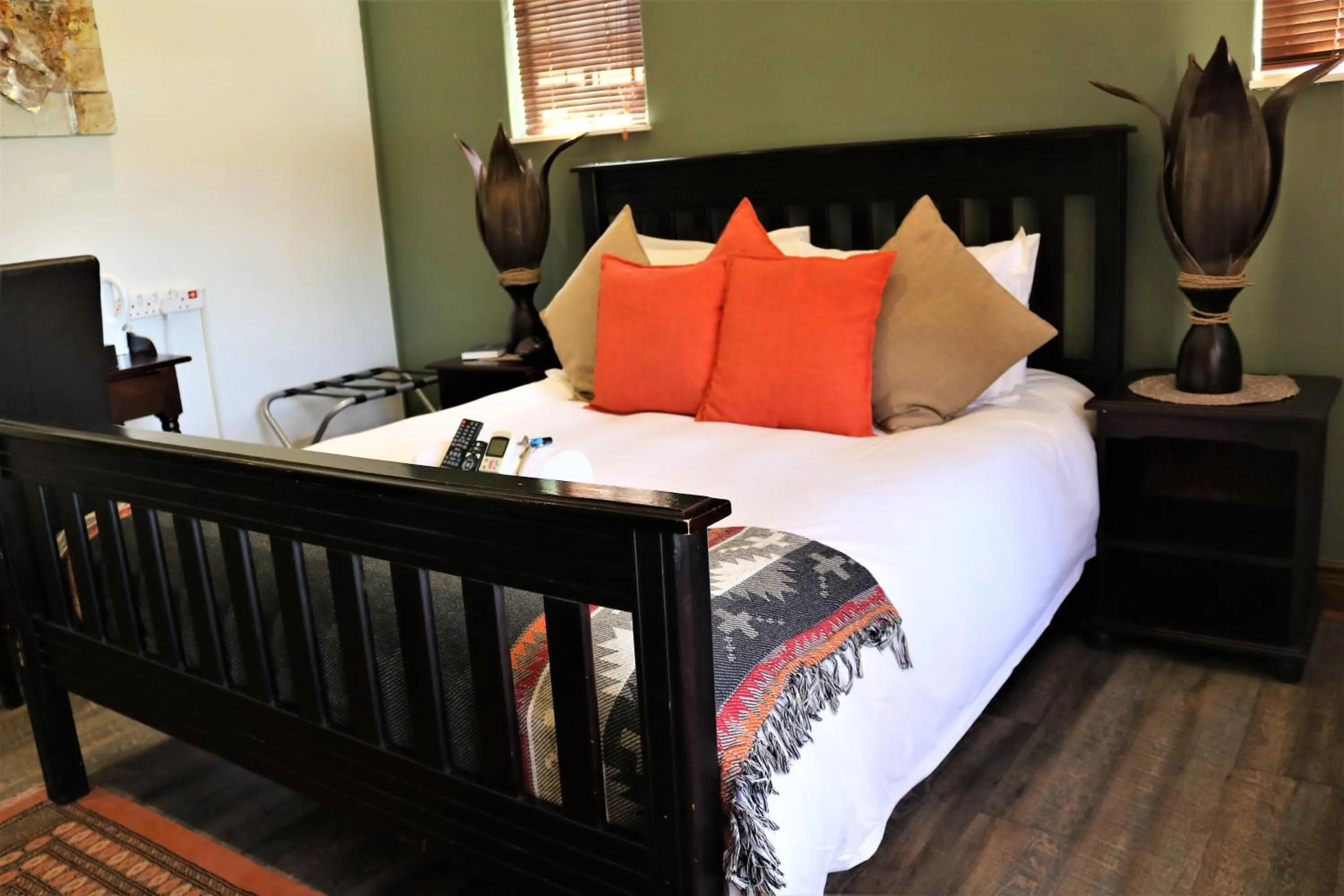 Deluxe Double Room with Shower - single occupancy in Moonriver Guesthouse