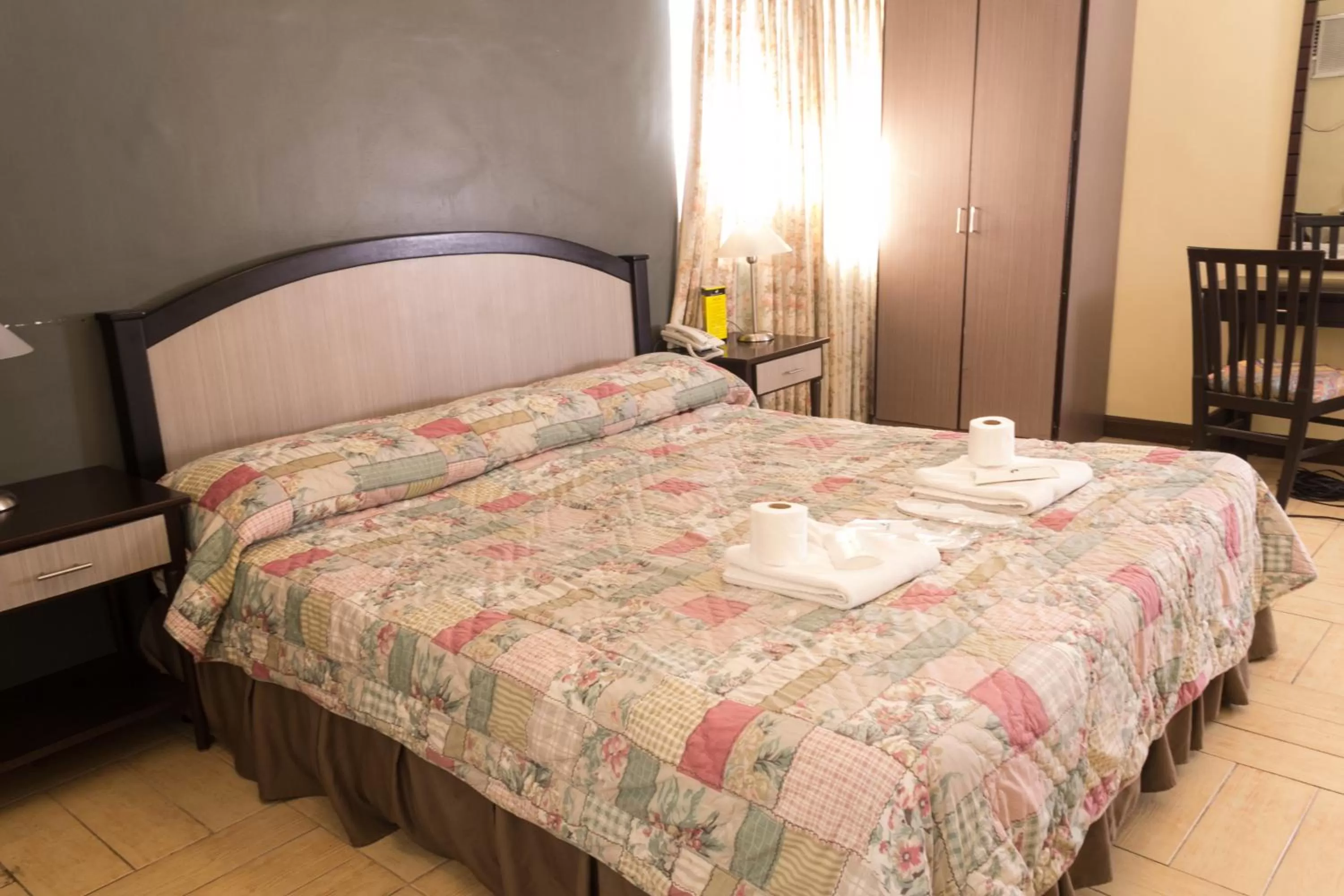 Deluxe Double Room in Tagaytay Country Hotel