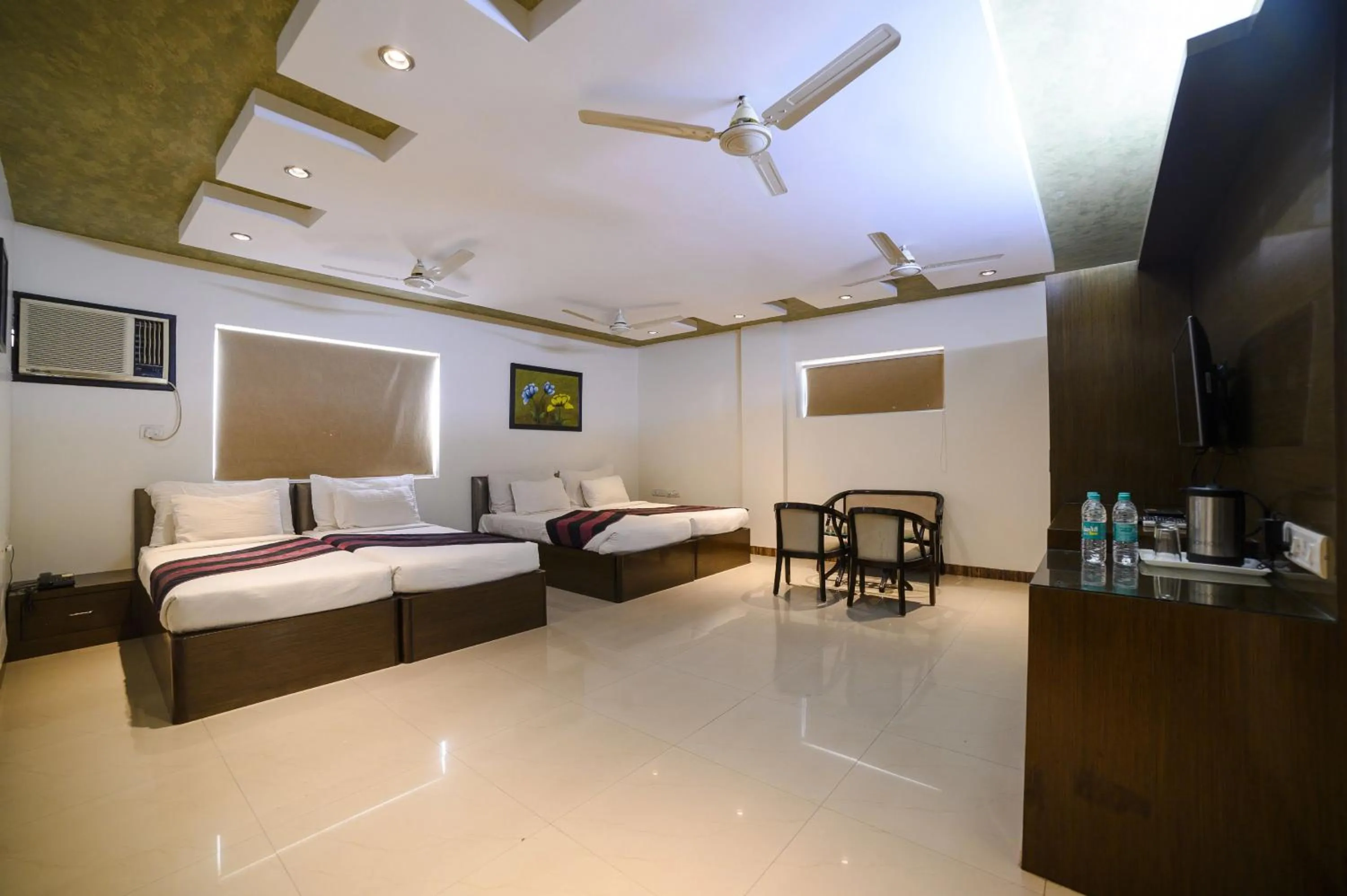 Quadruple Room with Garden View in Hotel Karan Vilas