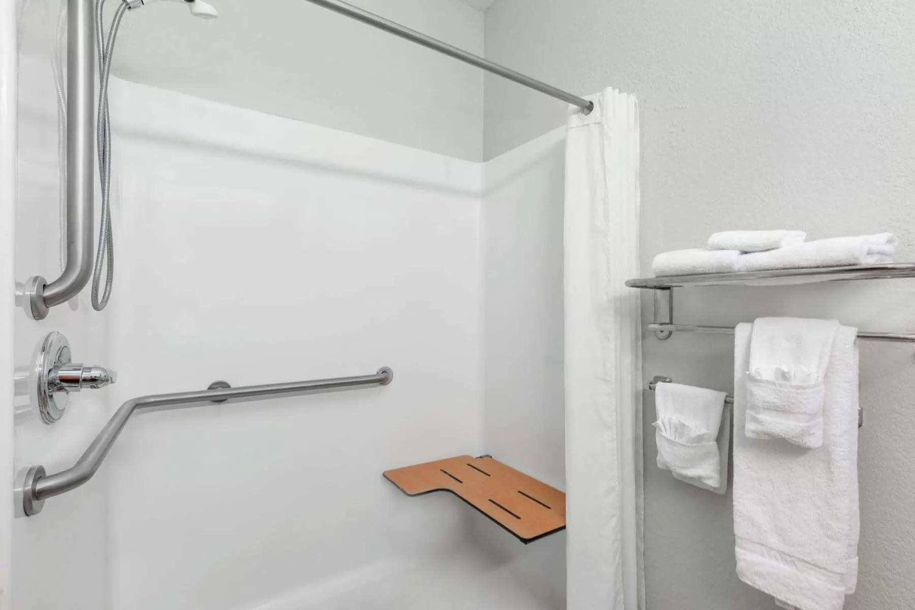 Deluxe Queen Room - Mobility Access/Non-Smoking in Microtel Inn & Suites by Wyndham Hoover/Birmingham