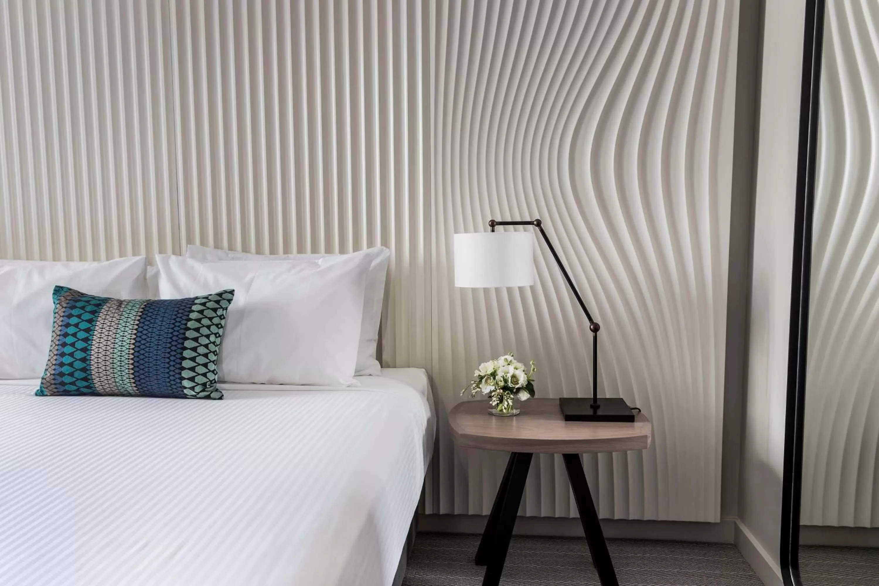 King Room with Roll-In Shower - Disability Access in DoubleTree by Hilton Melbourne