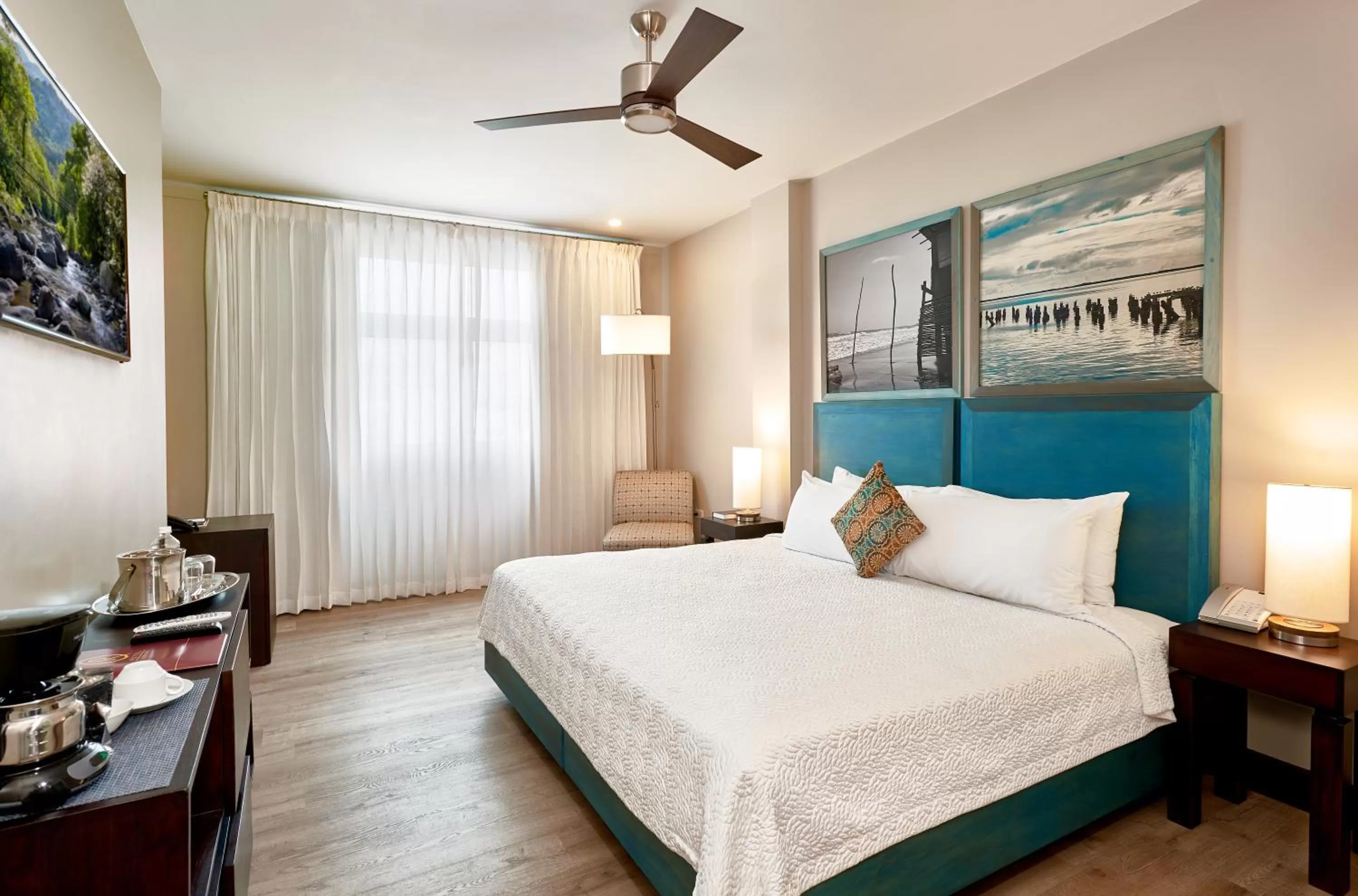 Standard Deluxe Room in R Hotel Kingston