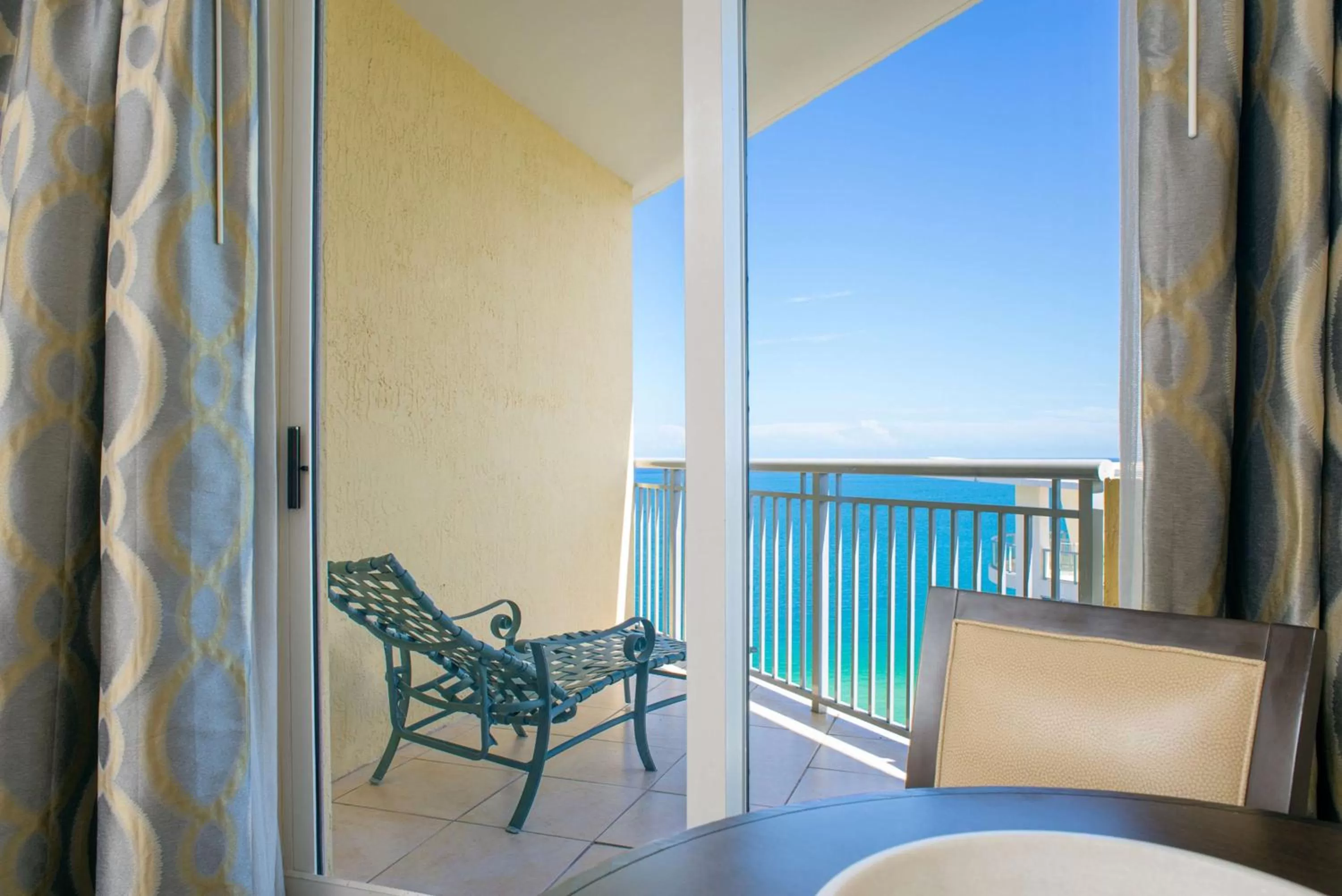 Double Room with Ocean View and Balcony - Non-Smoking in DoubleTree by Hilton Ocean Point Resort - North Miami Beach
