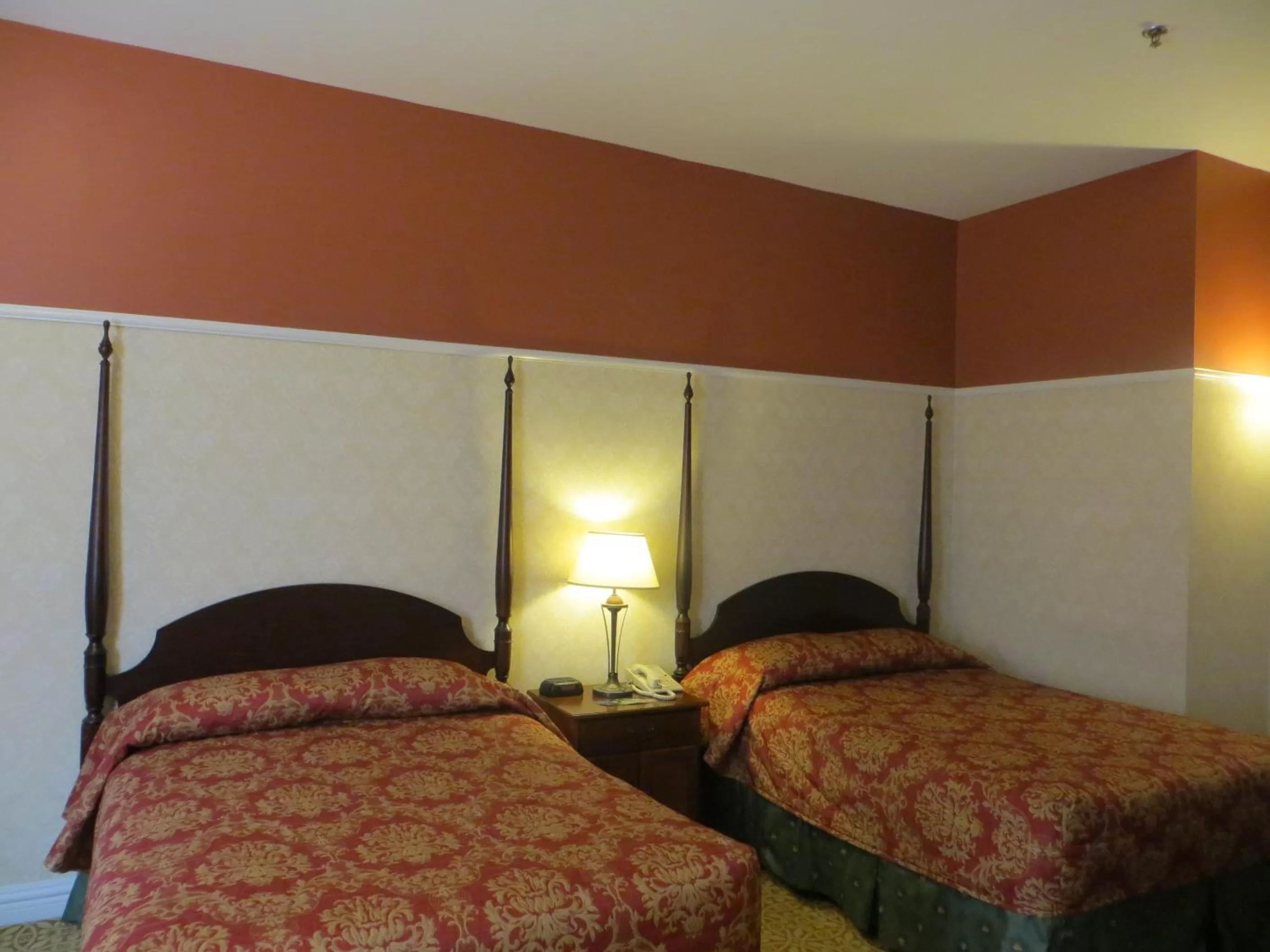 Double Room with Two Double Beds in Carleton of Oak Park